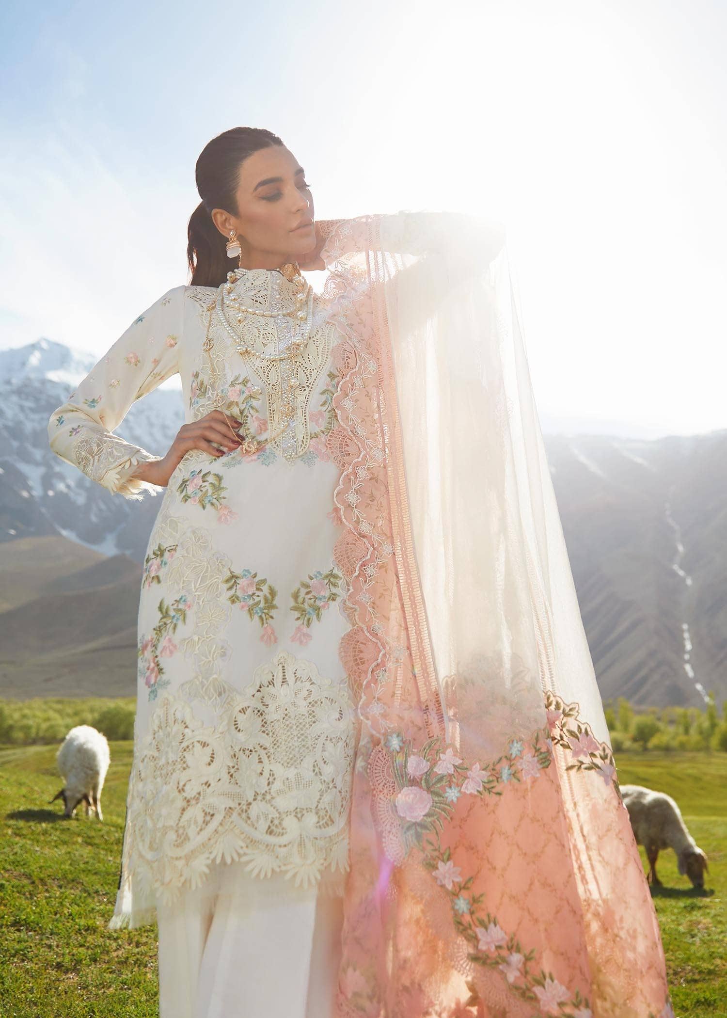 img_crimson_lawn_23_awwal_boutique