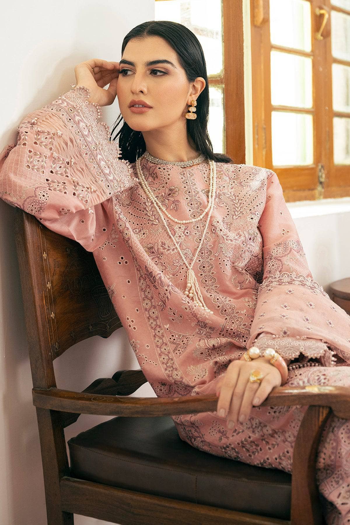 img_baroque_swiss_voil_awwal_boutique