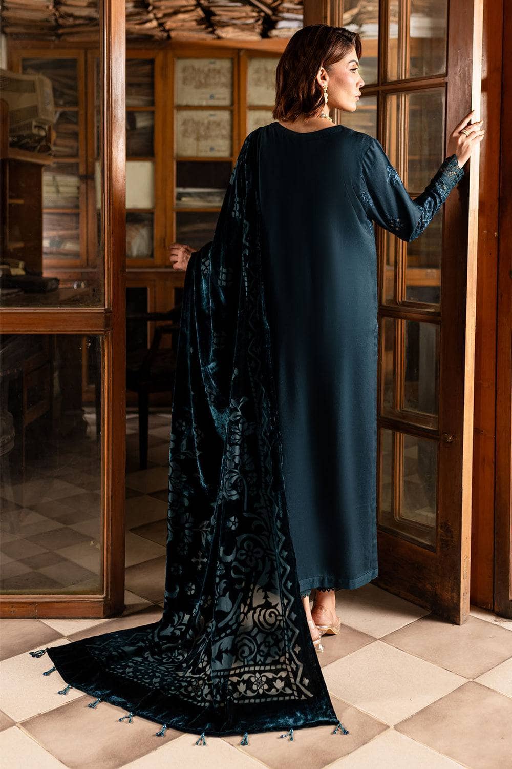 img_nureh_exclsuive_velvet_shawl_collection_awwal_boutique