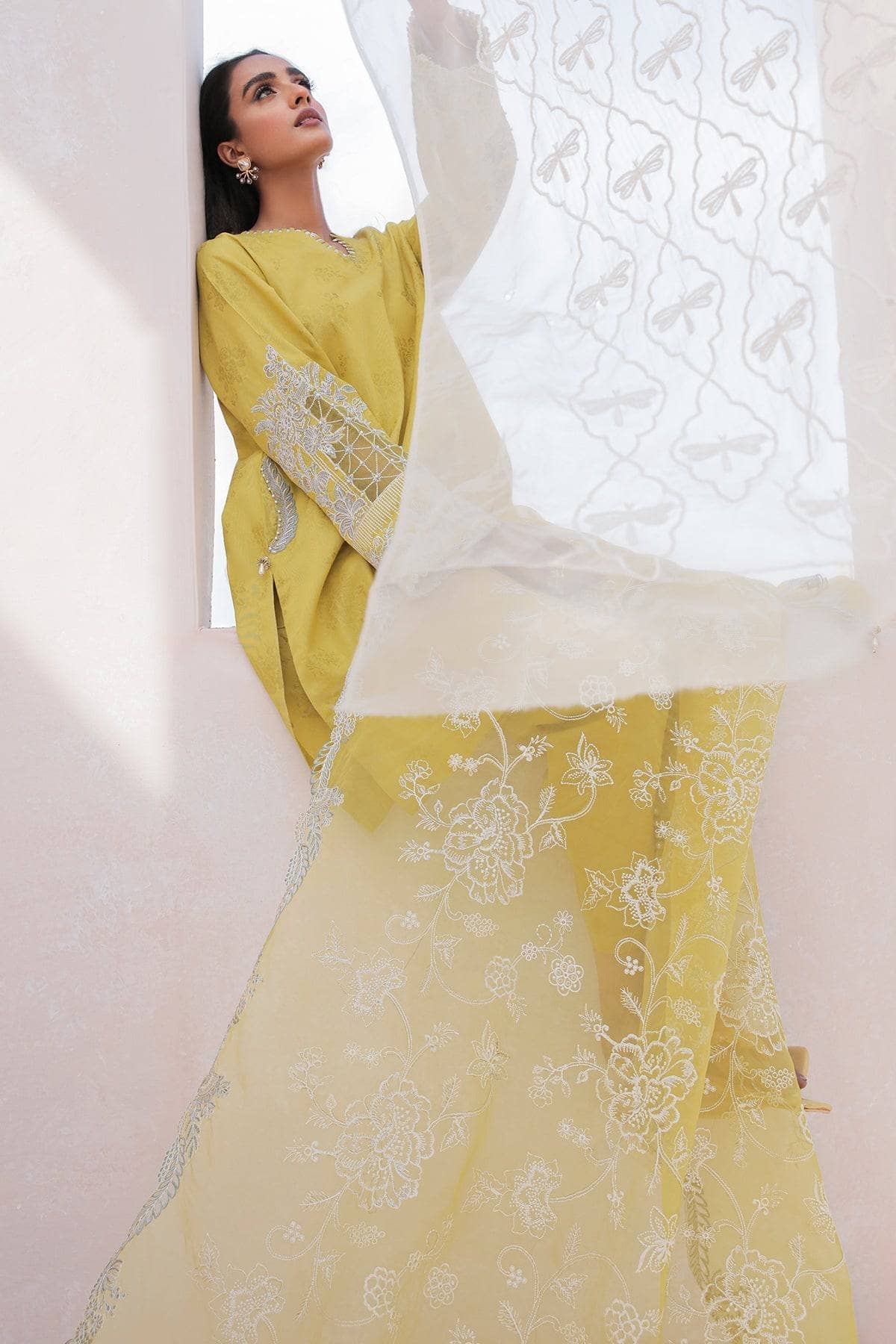 img_baroque_lawn_23_awwal_boutique