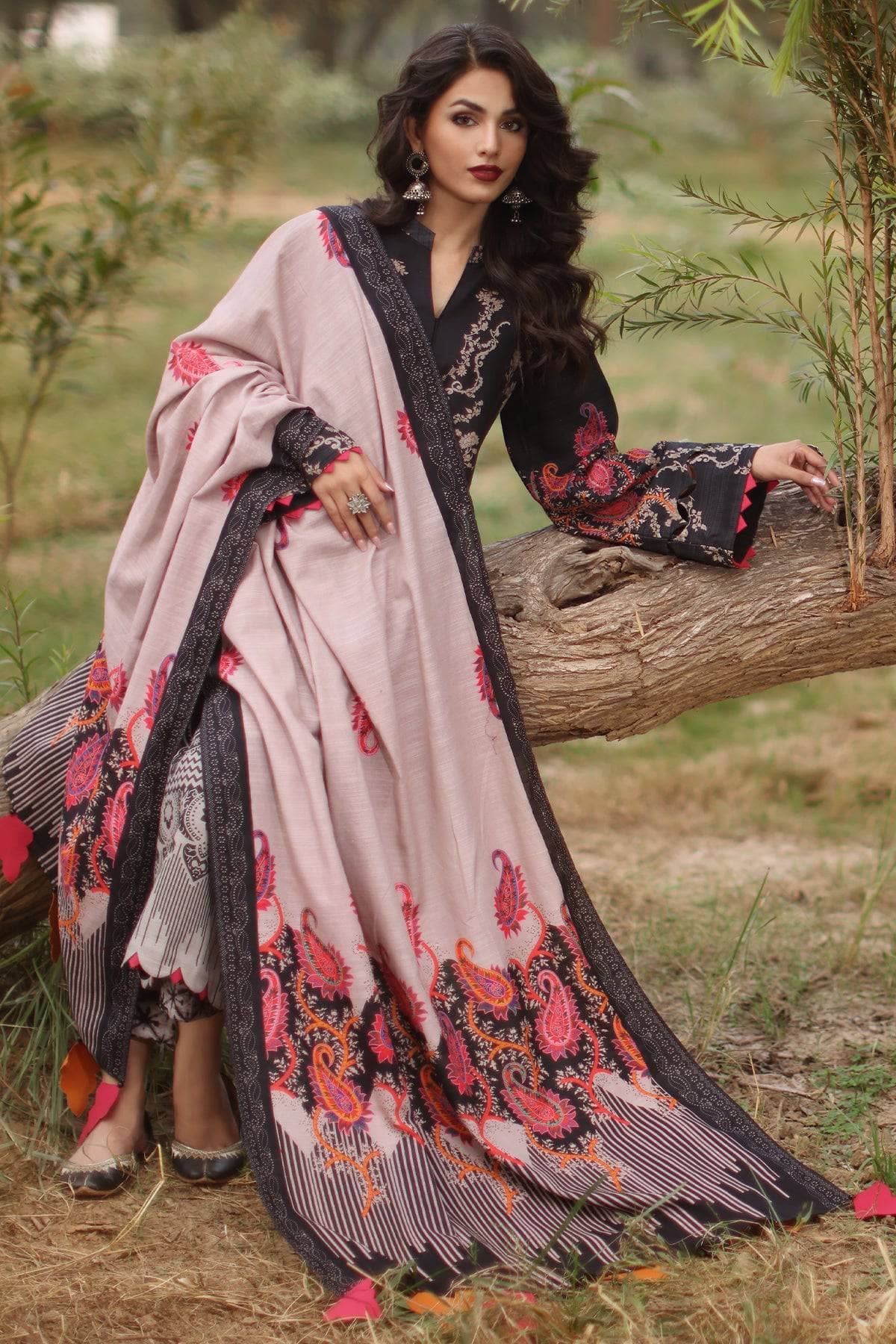 img_charizma_c_prints_fall_khaddar_awwal_boutique