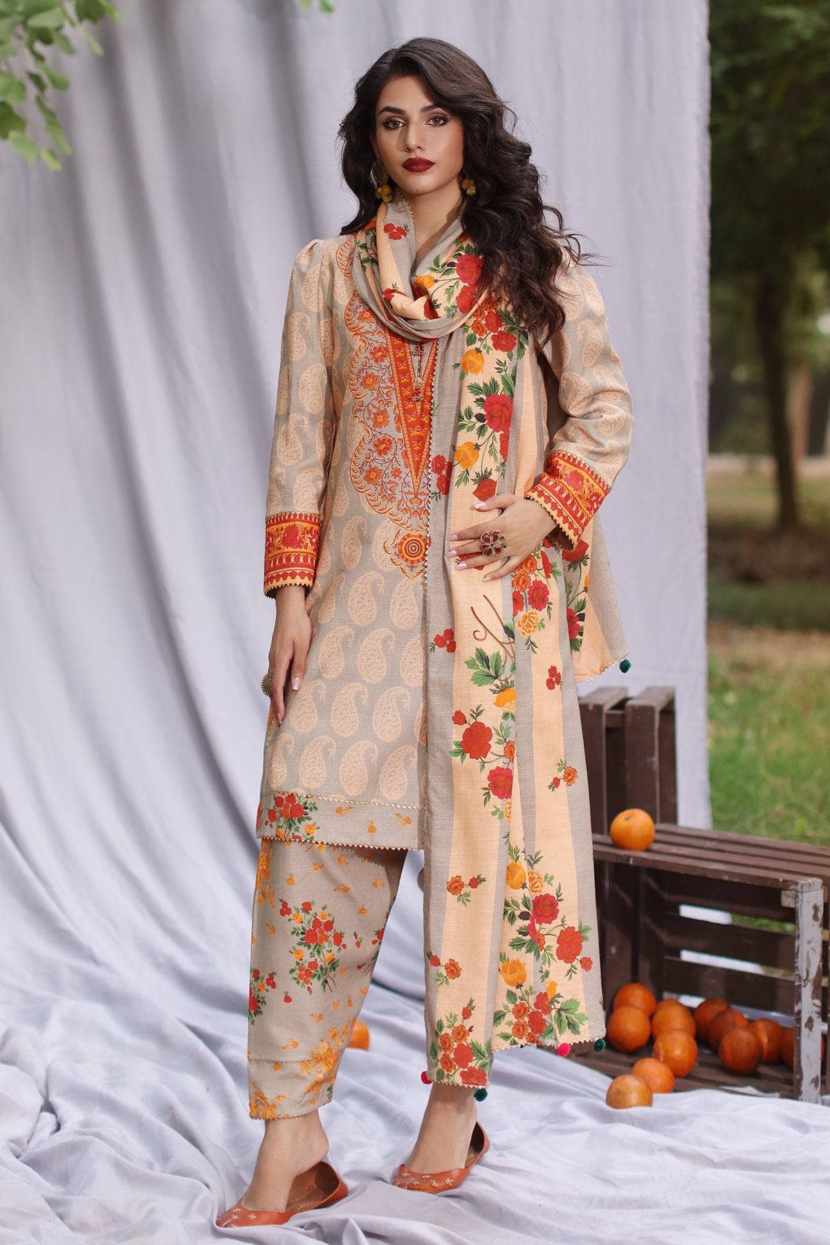 img_charizma_c_prints_fall_khaddar_awwal_boutique