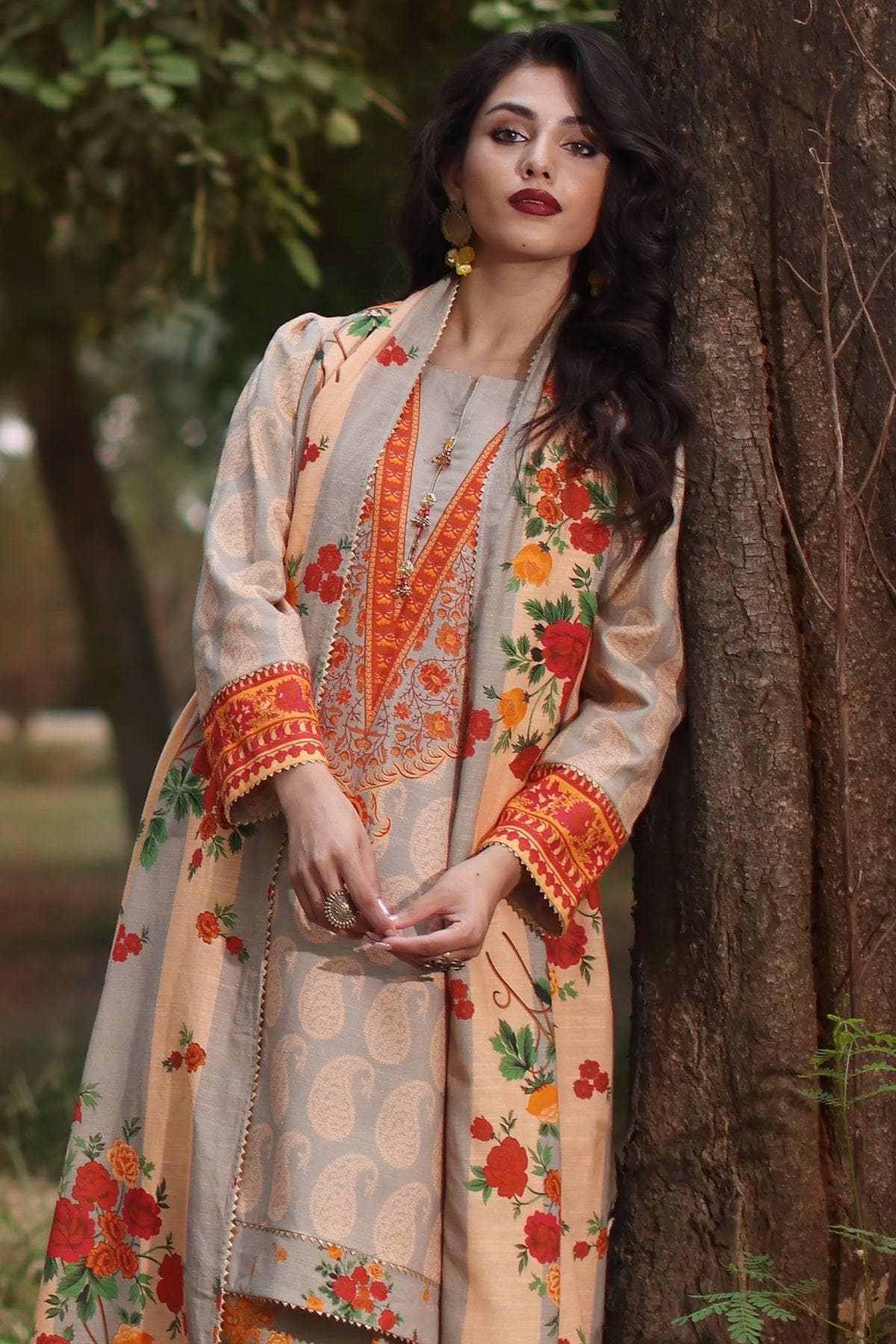 img_charizma_c_prints_fall_khaddar_awwal_boutique