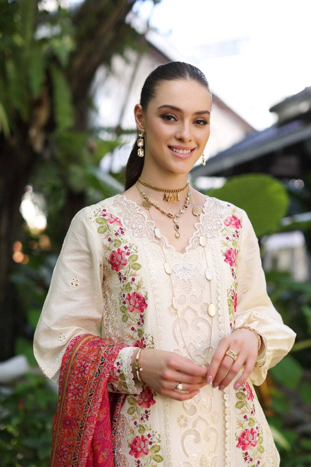 img_saadia_asad_chikankari_lawn_24_awwal_boutique