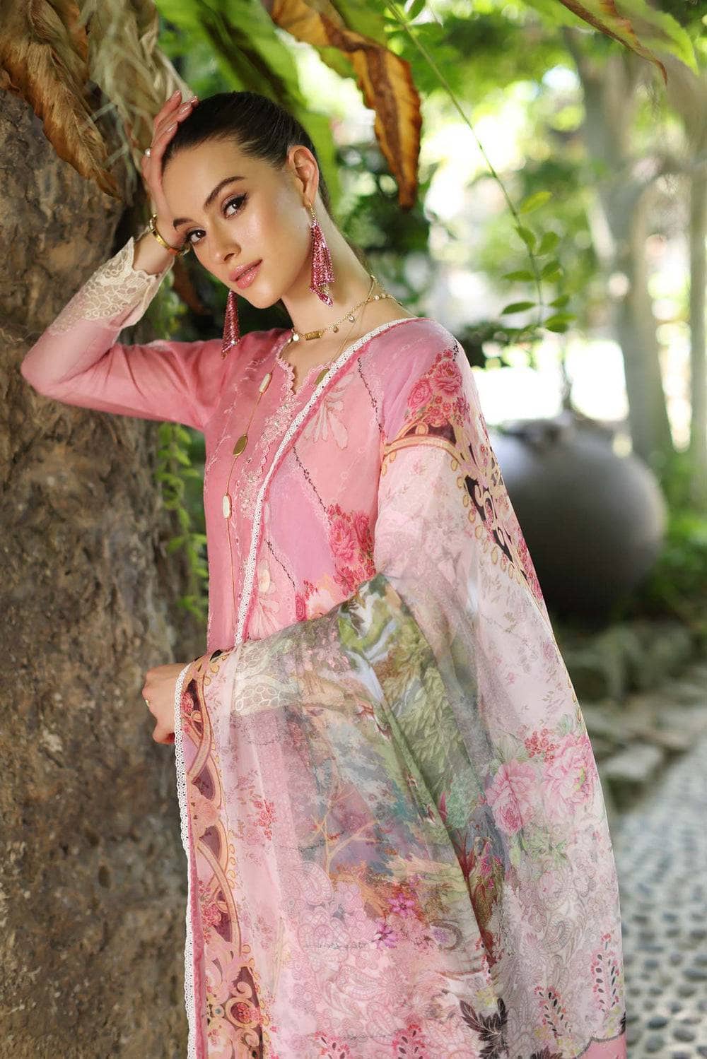 img_saadia_asad_noor_chikankari_lawn_awwal_boutique