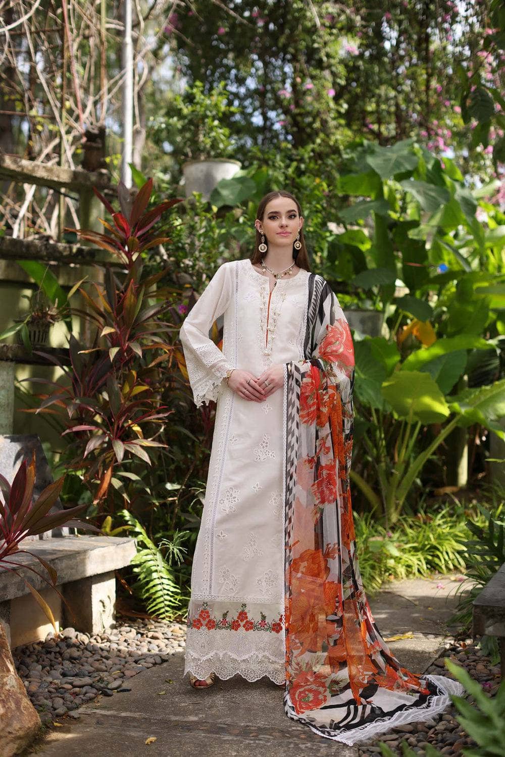 img_saadia_asad_noor_chikankari_lawn_awwal_boutique