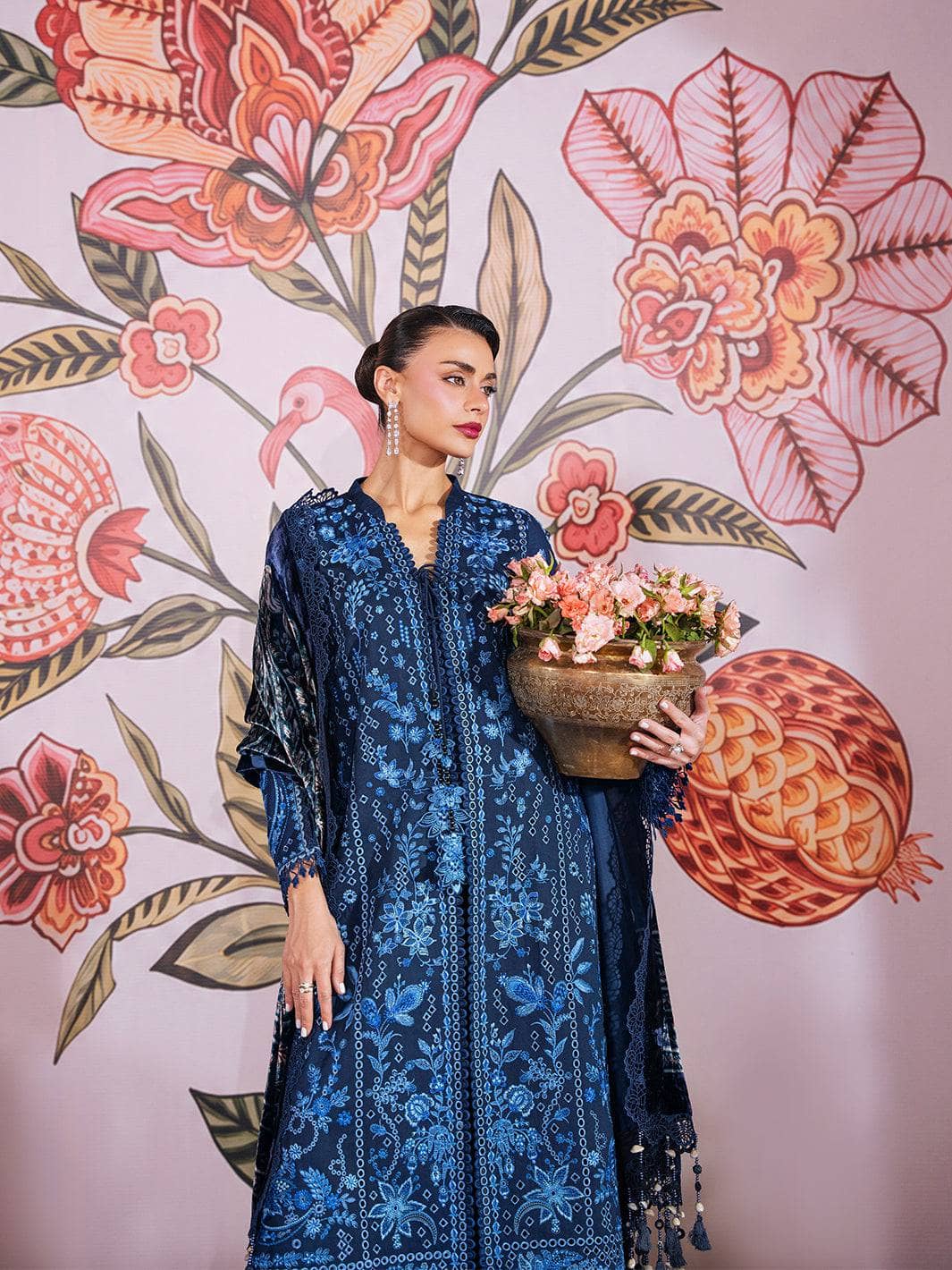 Mahnur Amelia Luxury Winter 26/Velvet Palachi Shawl/Corduroy/Velvet Palachi Shawl/Royal Blue/Am 01
