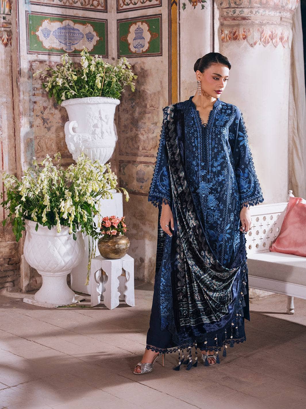Mahnur Amelia Luxury Winter 26/Velvet Palachi Shawl/Corduroy/Velvet Palachi Shawl/Royal Blue/Am 01