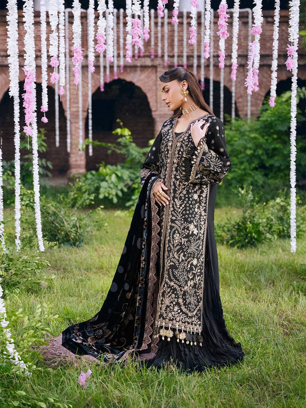 Mahnur Amelia Luxury Winter 26/Velvet Palachi Shawl/Corduroy/Striking Black/AM 05