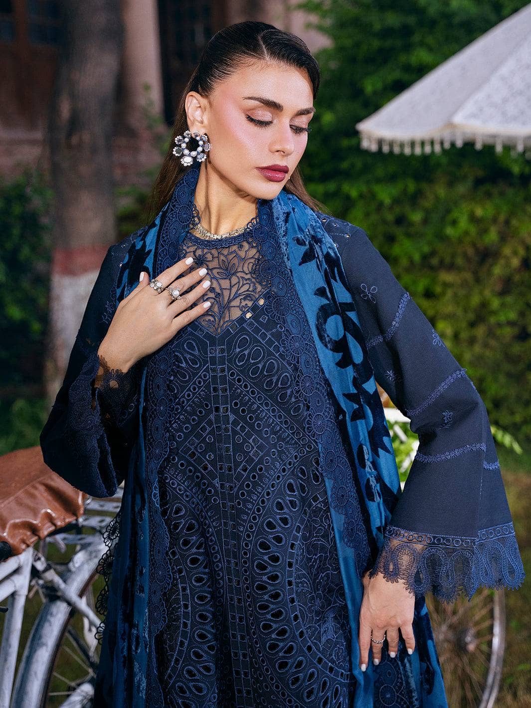 Mahnur Amelia Luxury Winter 26/Velvet Palachi Shawl/Corduroy/Deep Blue/AM 12