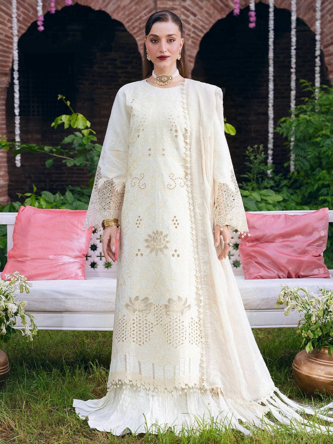 img_mahnur_amelia_luxury_winter_awwal_boutique