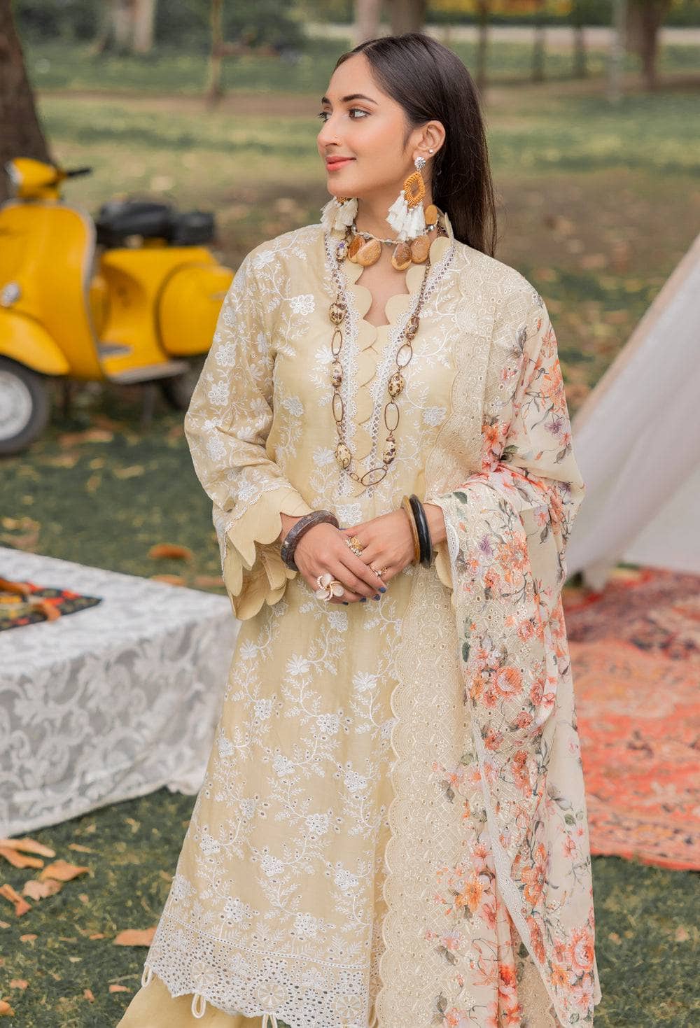 img_adans_libas_chikankari_lawn_23_awwal_boutique