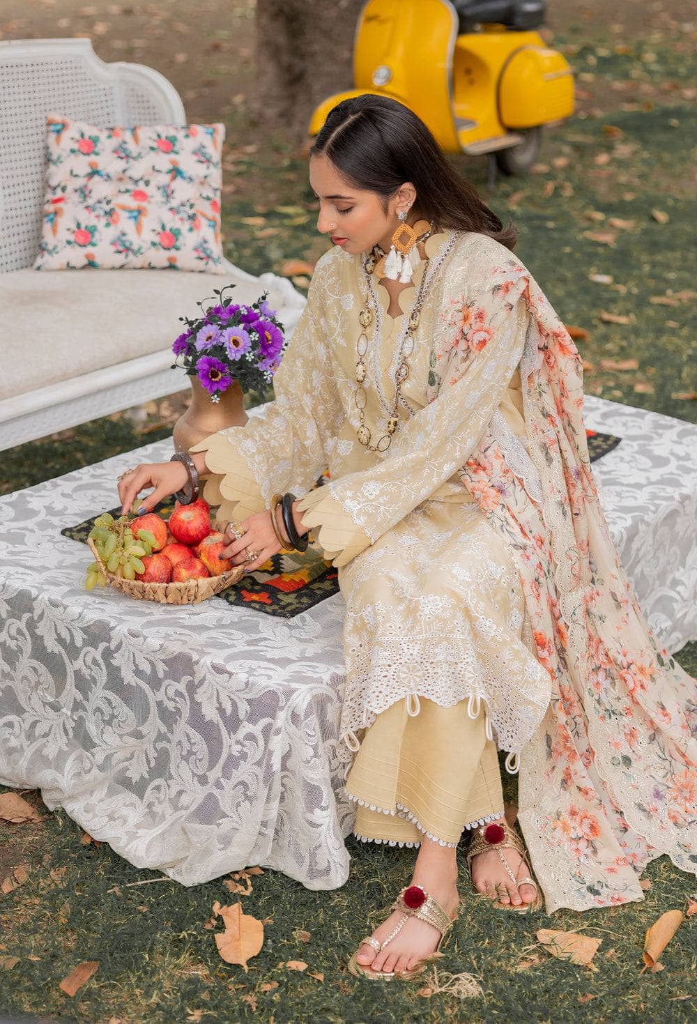 img_adans_libas_chikankari_lawn_23_awwal_boutique