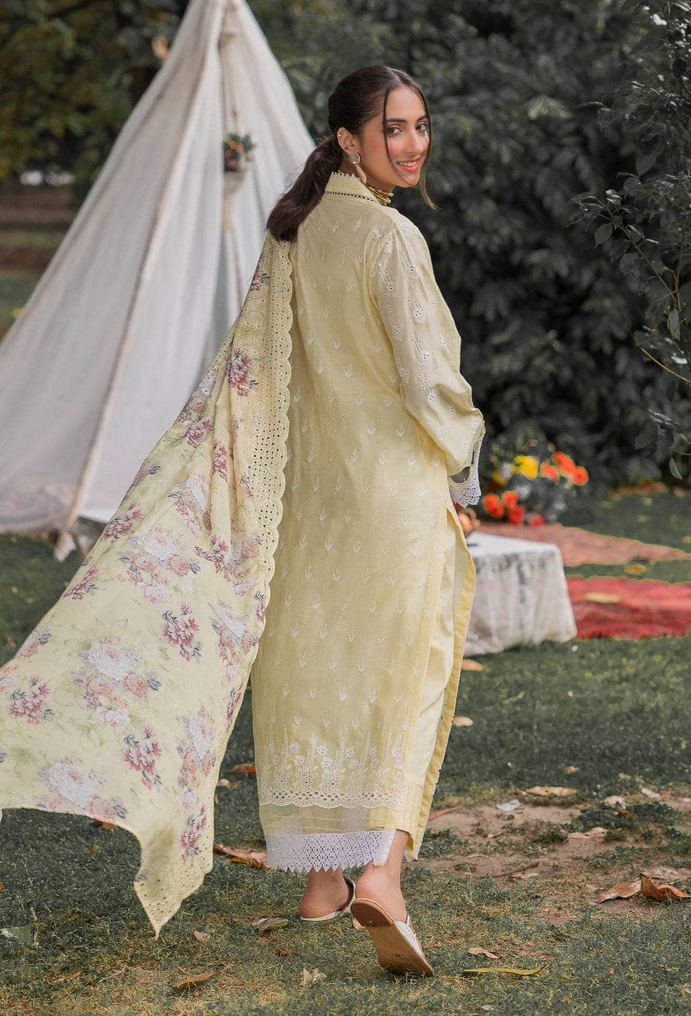 img_adans_libas_chikankari_lawn_23_awwal_boutique