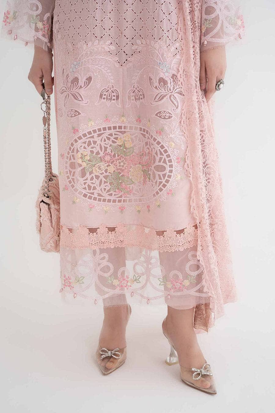 img_maria_b_lawn_24_awwal_boutique