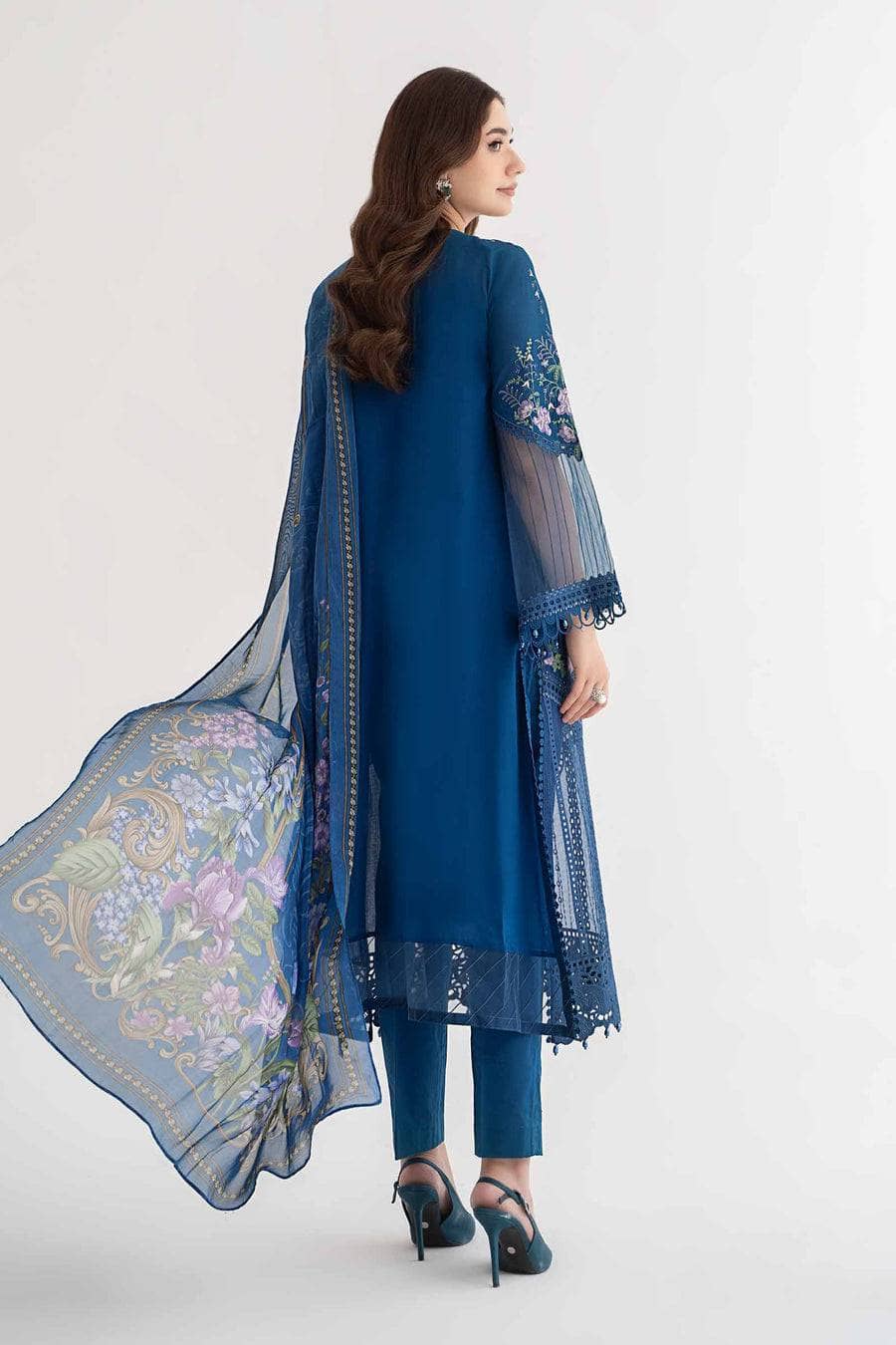 img_maria_b_lawn_24_awwal_boutique