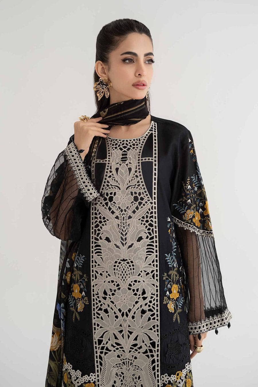 img_maria_b_lawn_24_awwal_boutique