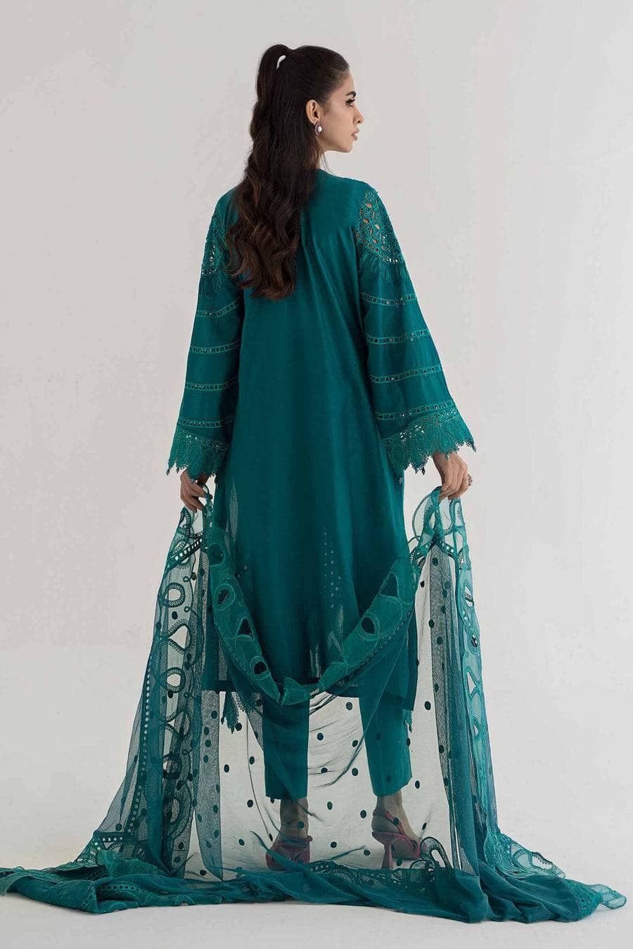 img_maria_b_lawn_24_awwal_boutique