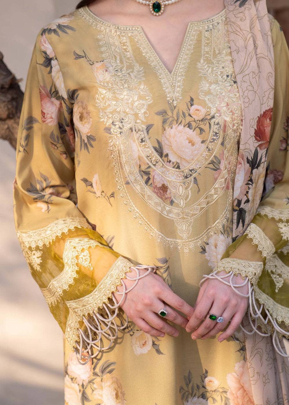 img_myeesha_lawn_awwal_boutique