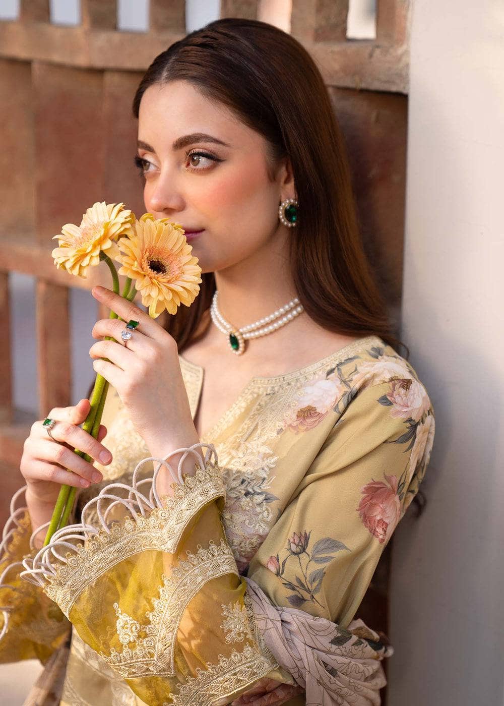 img_myeesha_lawn_awwal_boutique