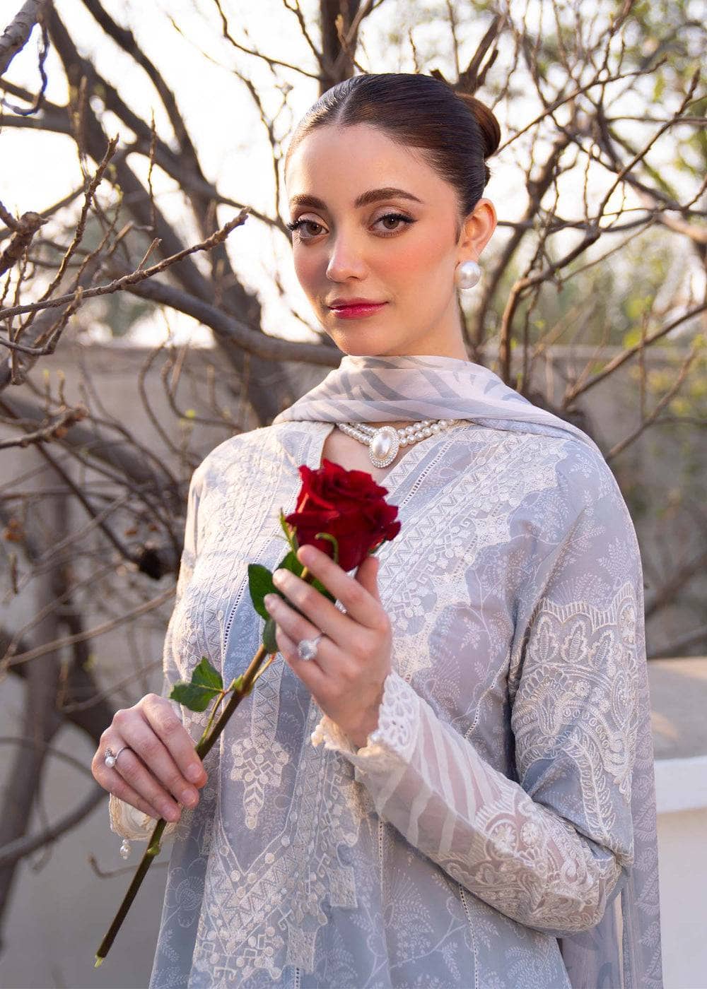 img_myeesha_lawn_awwal_boutique