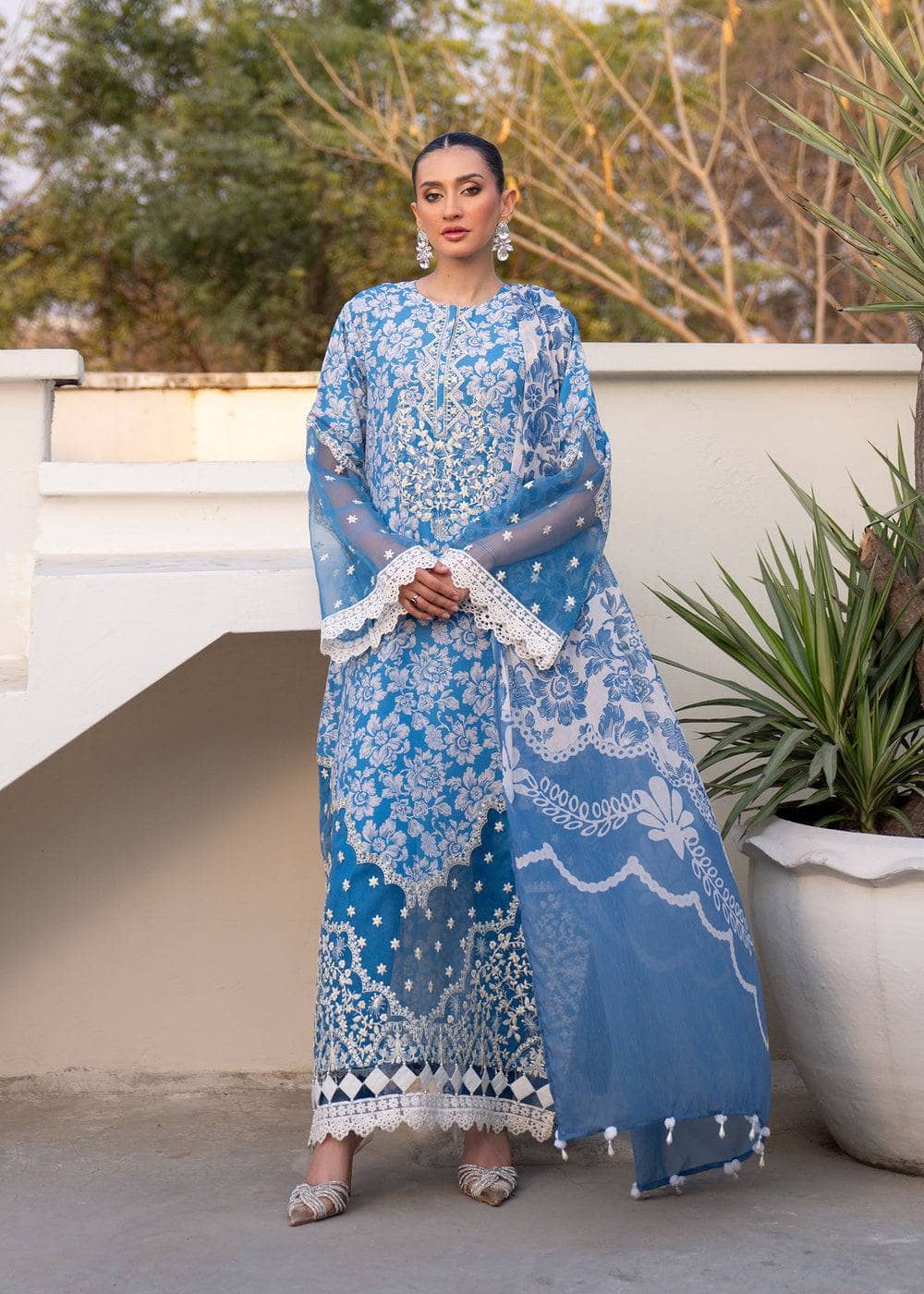 img_myeesha_lawn_awwal_boutique