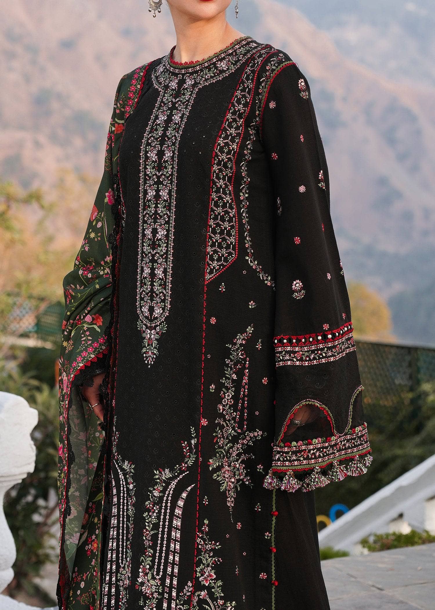 img_hussain_rehar_winter_shawls_awwal_boutique