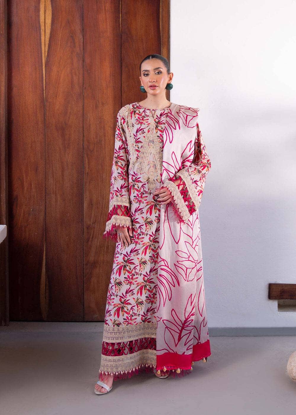 img_myeesha_lawn_awwal_boutique