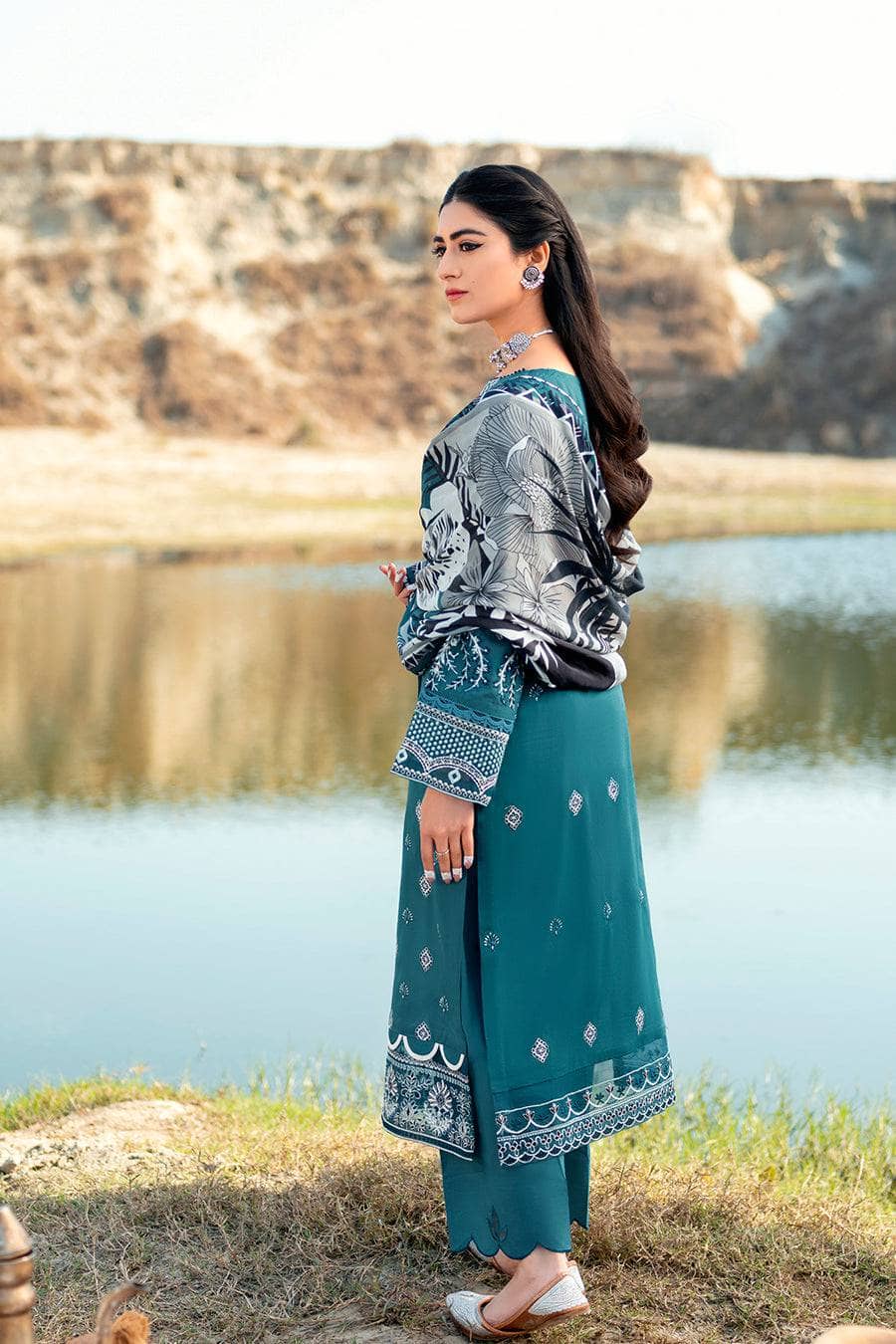 img_ramsha_riwayat_lawn_23_awwal_boutique