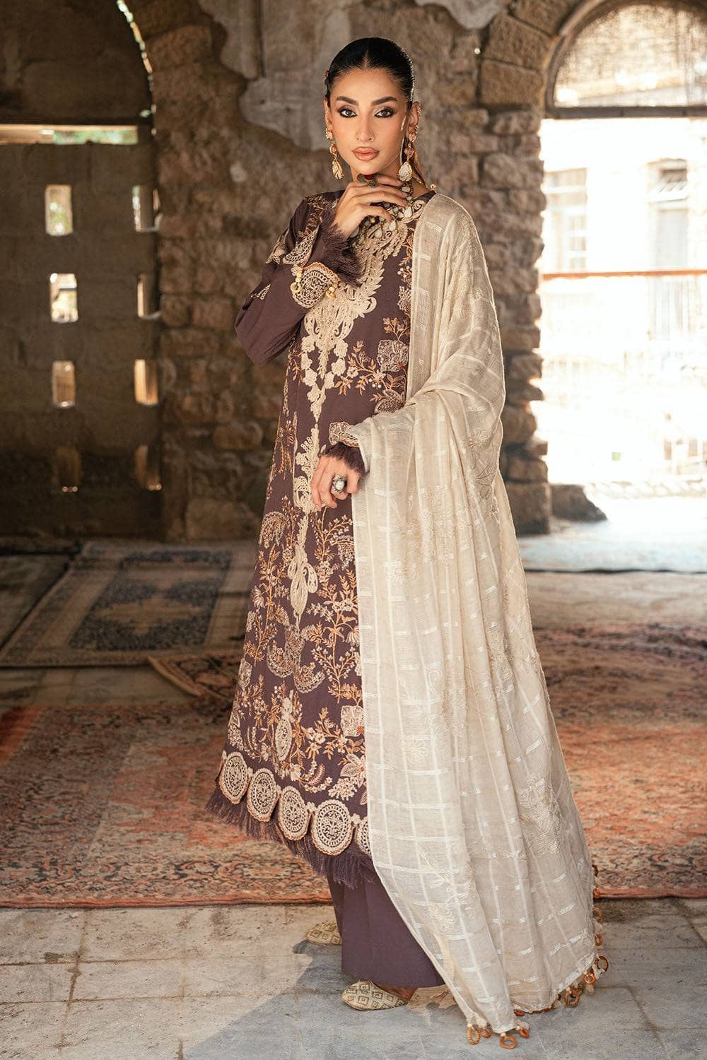 img_gul_ahmed_luxe_winter_awwal_boutique