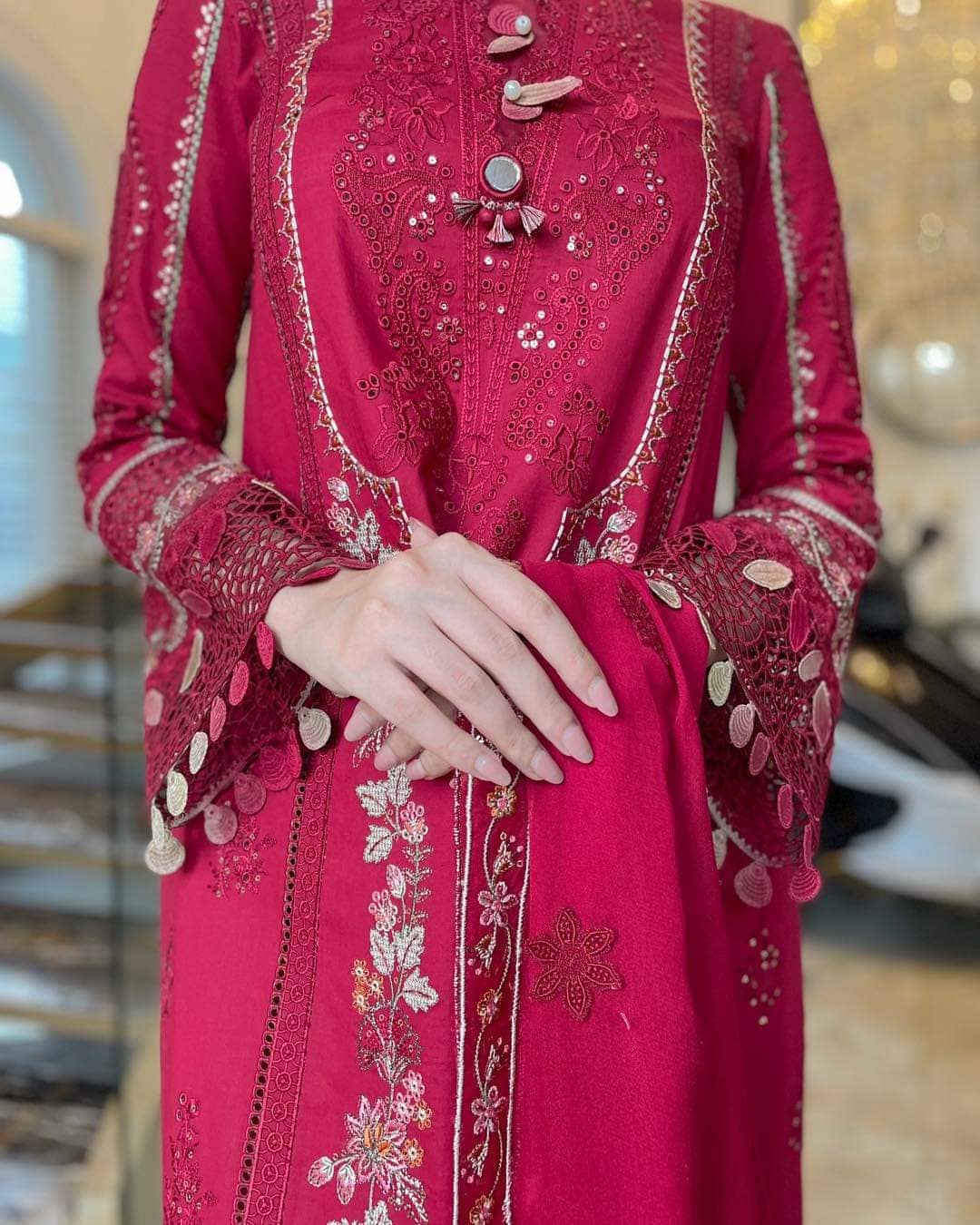 Spotted in Qalamkar Luxury Lawn 23/BE-06 RHEA