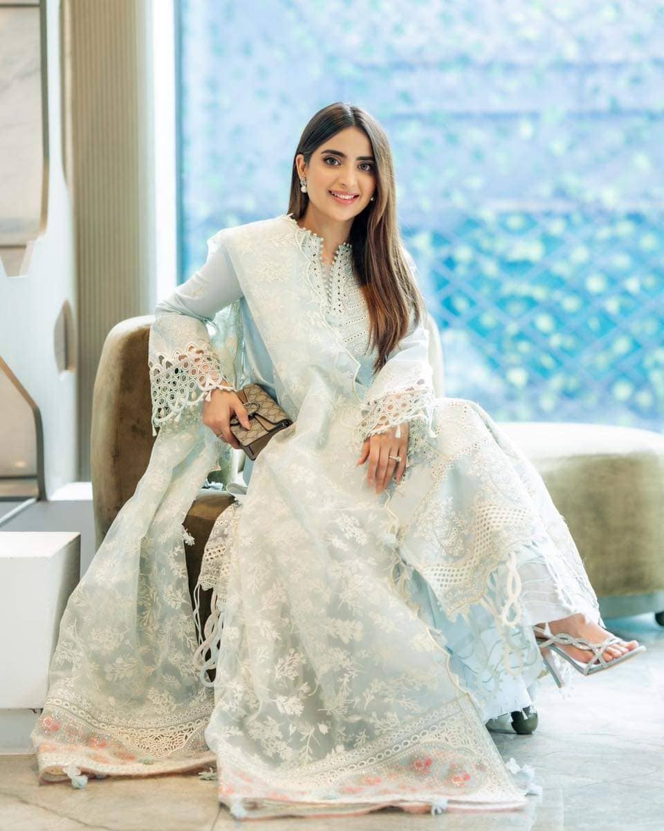 img_qalamkar_luxury_lawn_awwal_boutique