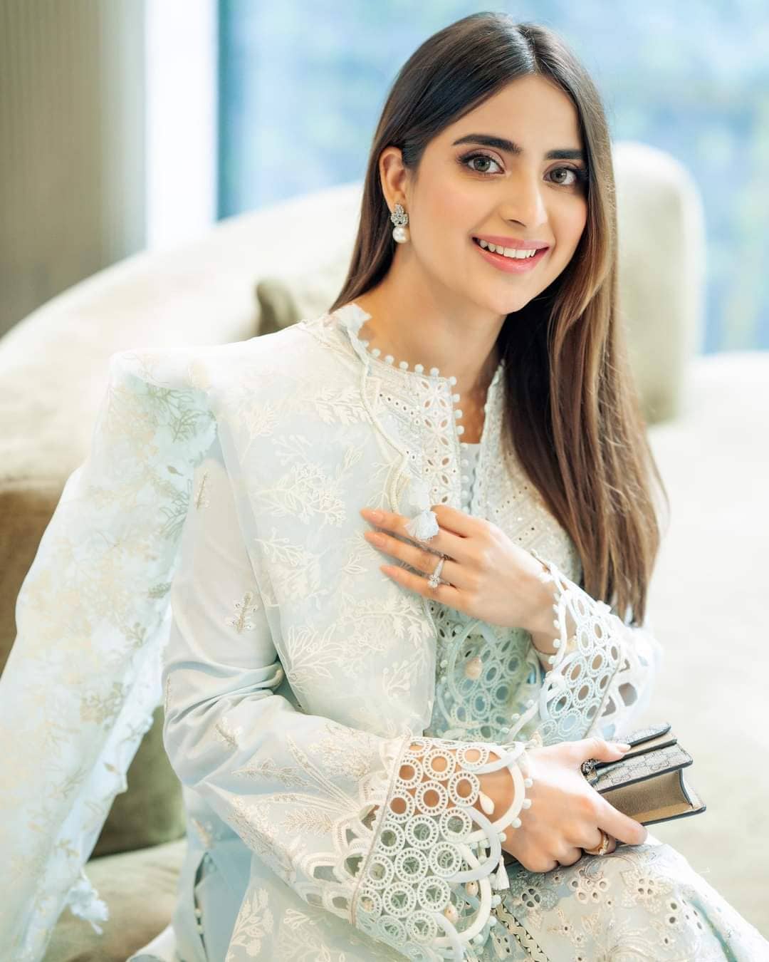 img_qalamkar_luxury_lawn_awwal_boutique