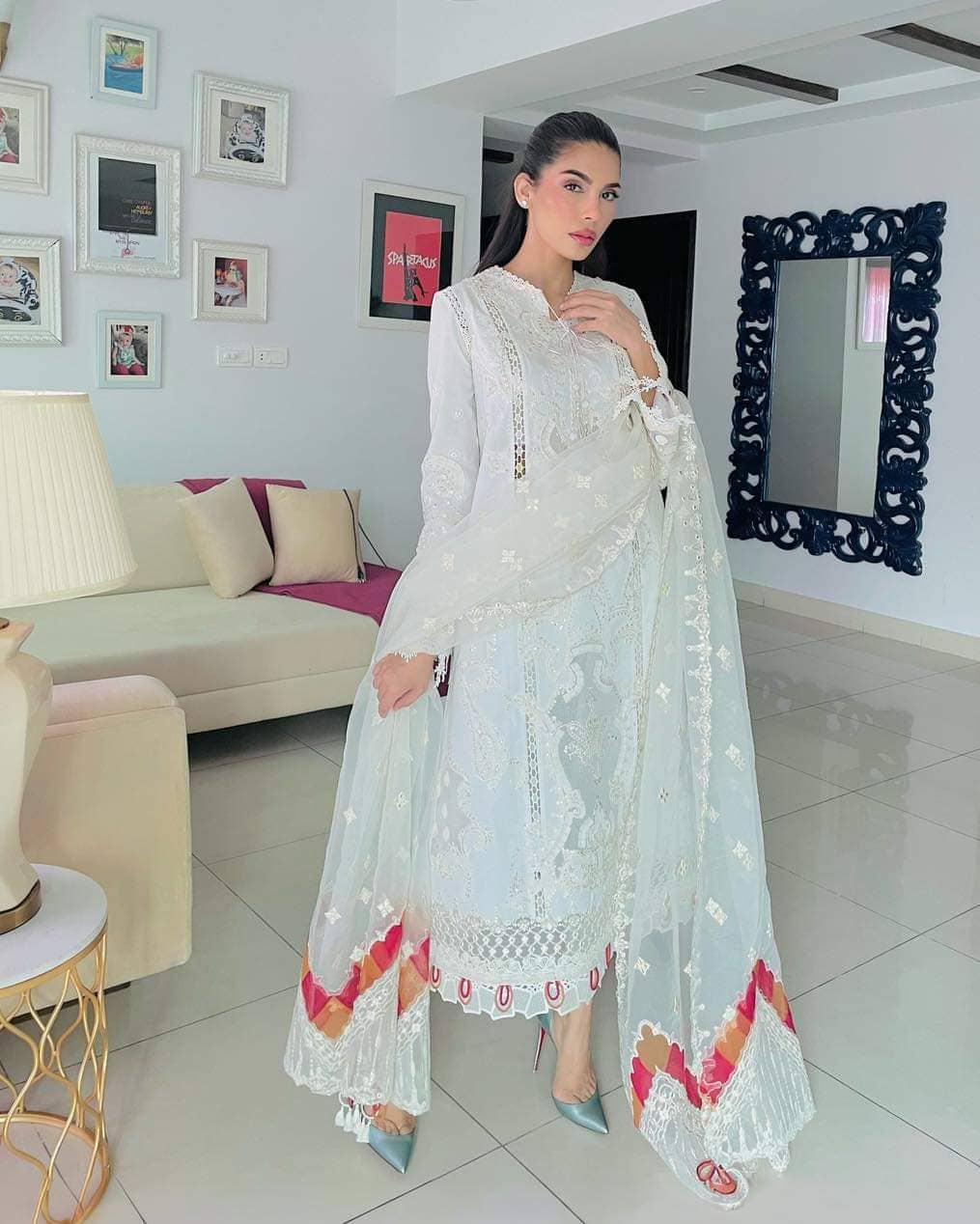 img_qalamkar_luxury_lawn_awwal_boutique