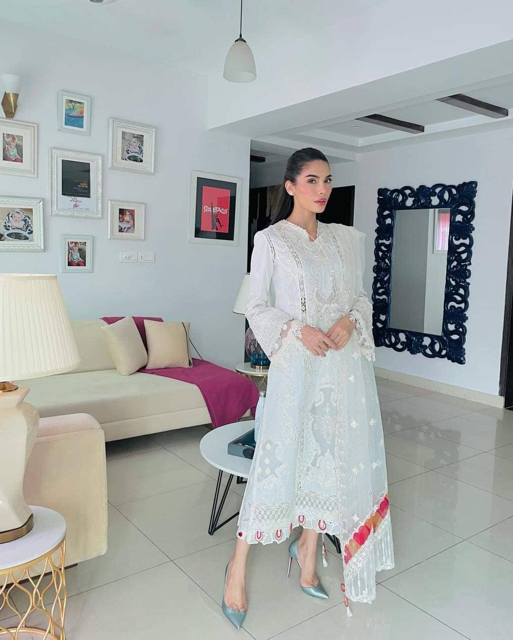 img_qalamkar_luxury_lawn_awwal_boutique