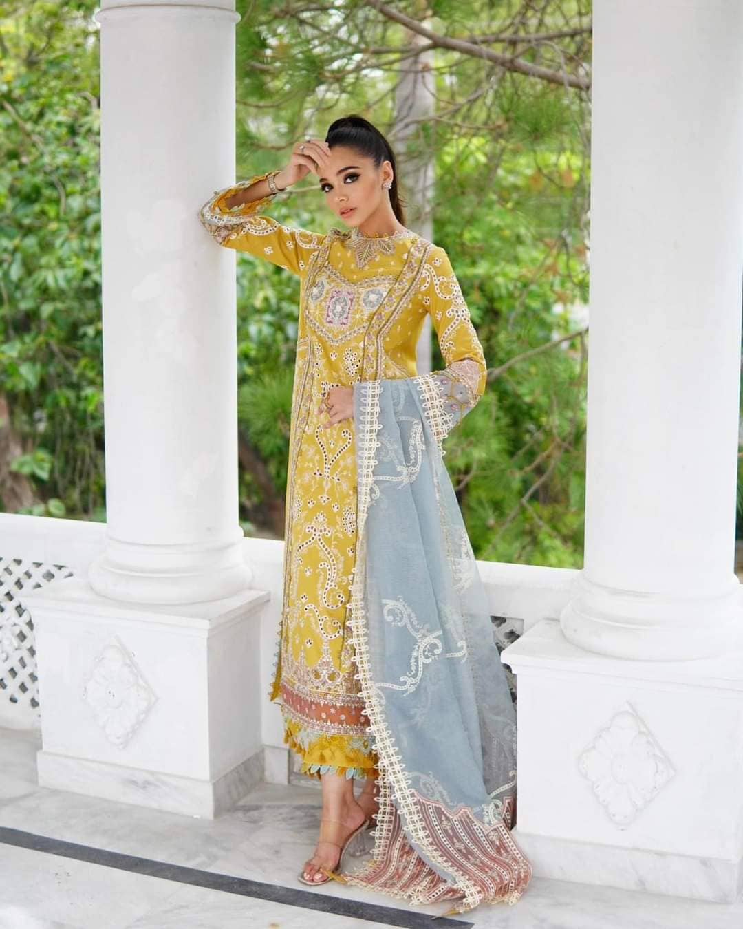 img_qalamkar_luxury_lawn_23_awwal_boutique