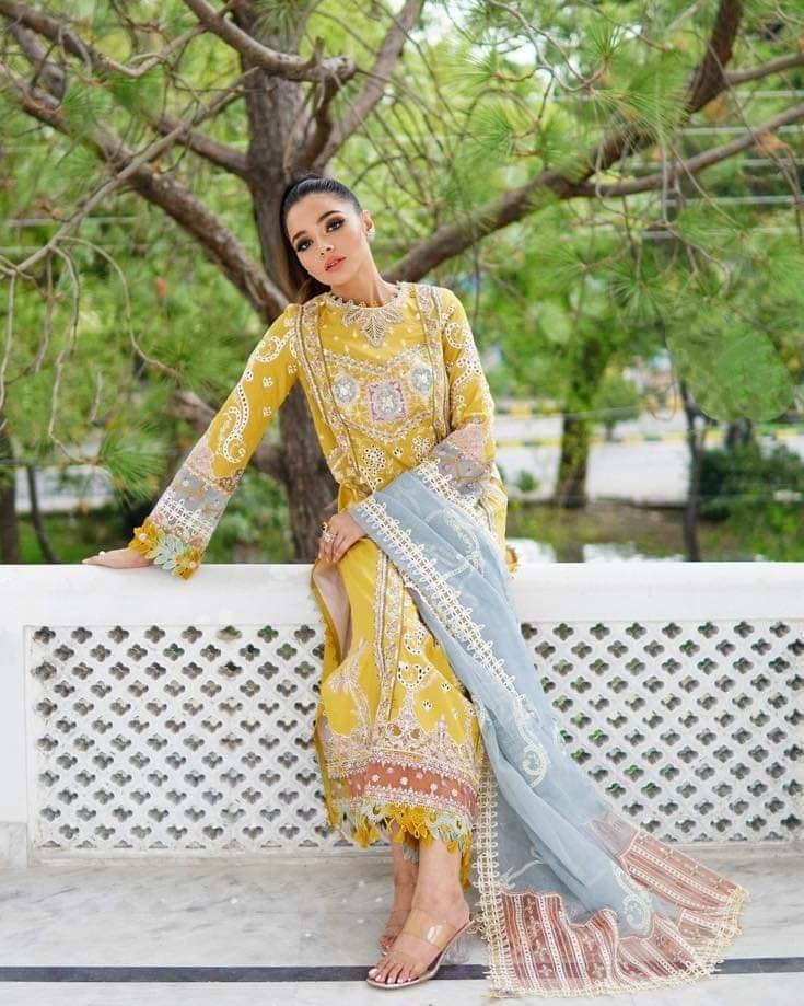 img_qalamkar_luxury_lawn_23_awwal_boutique