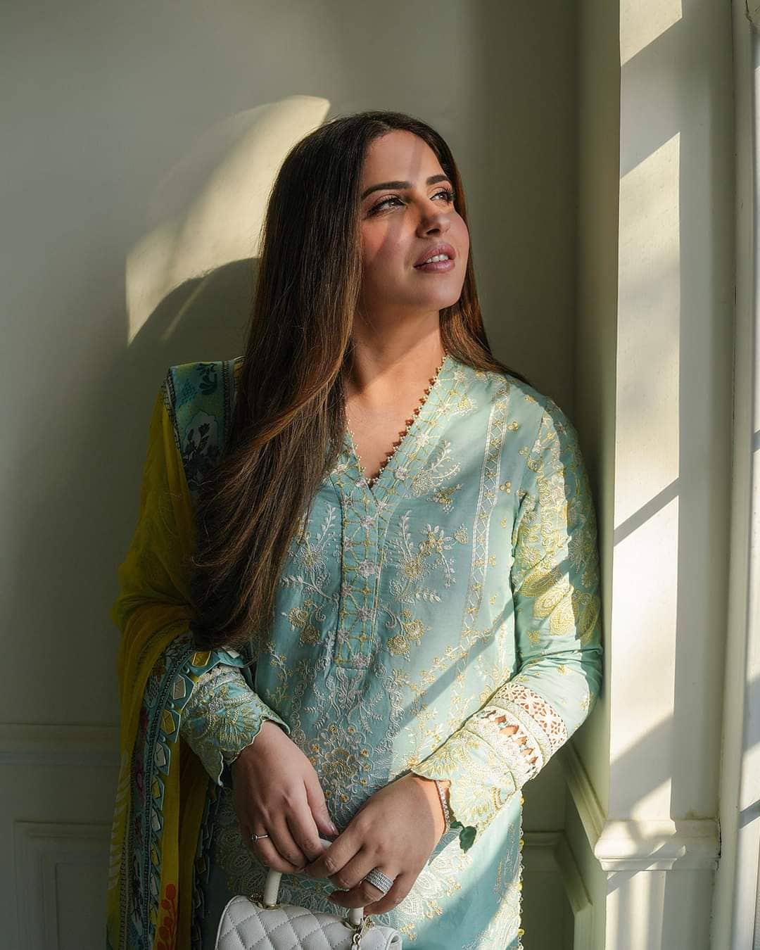 img_faiza_saqlain_lawn_24_awwal_boutique