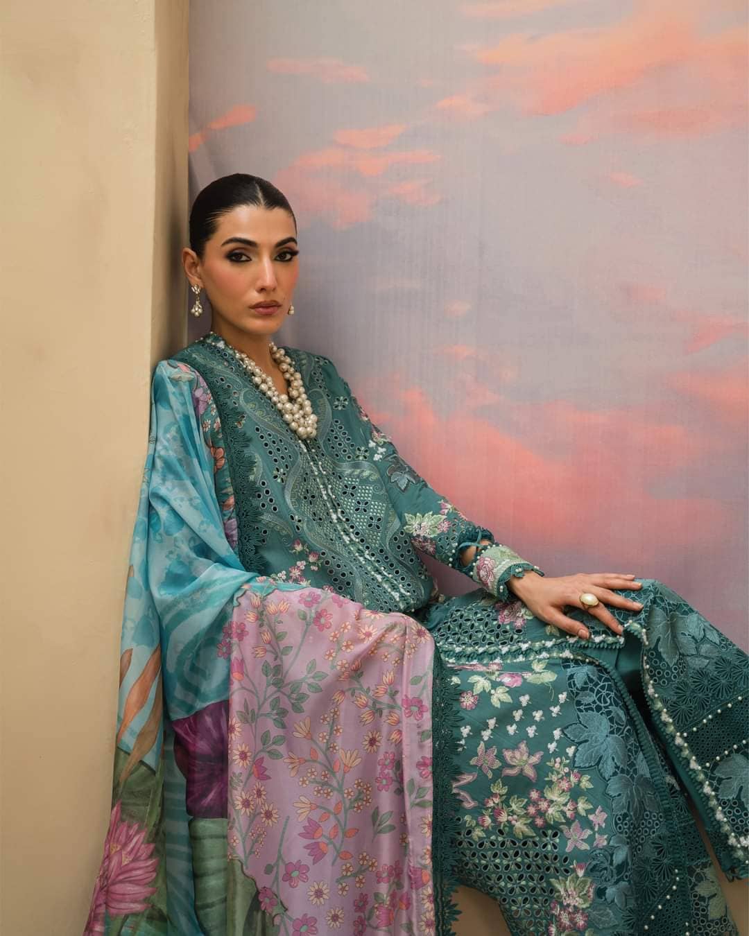 img_afrozeh_painted_garden_lawn_awwal_boutique