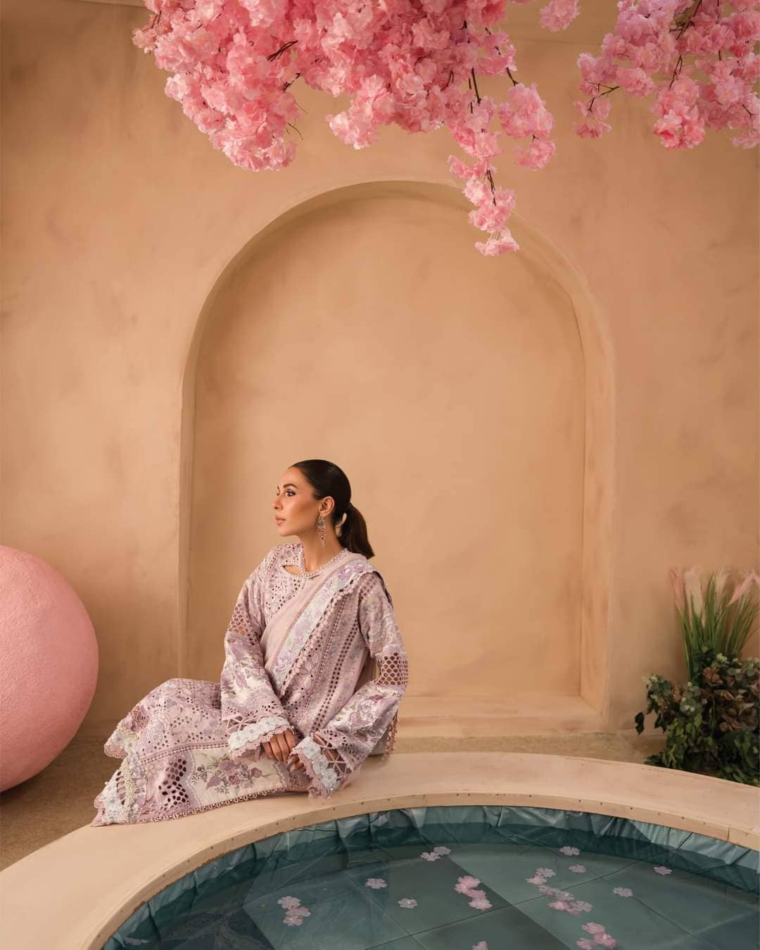 img_afrozeh_painted_garden_lawn_awwal_boutique