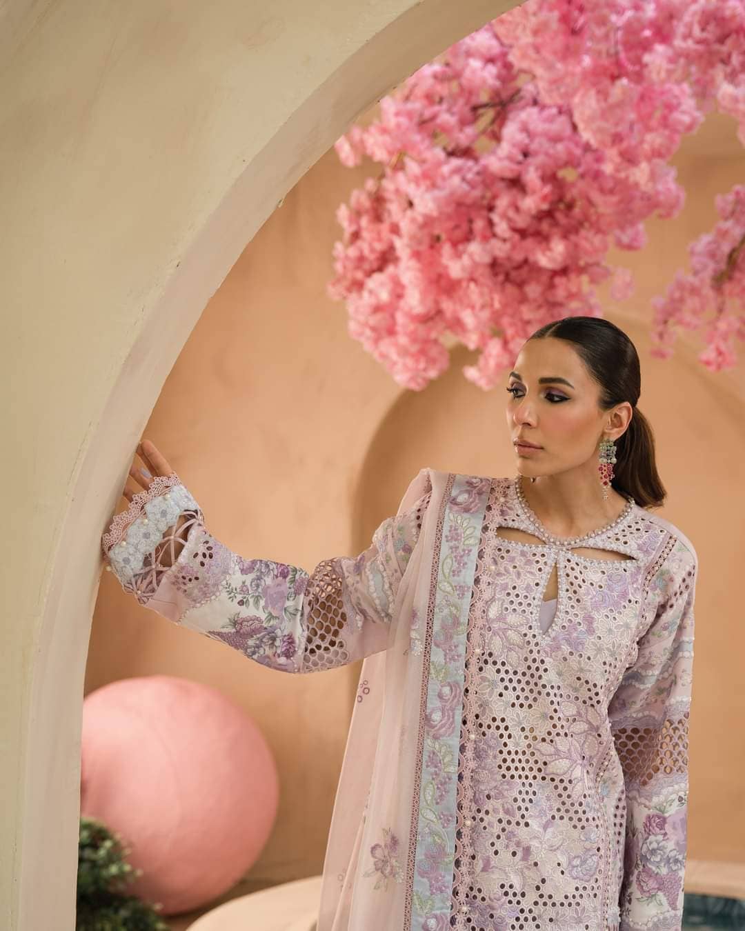 img_afrozeh_painted_garden_lawn_awwal_boutique