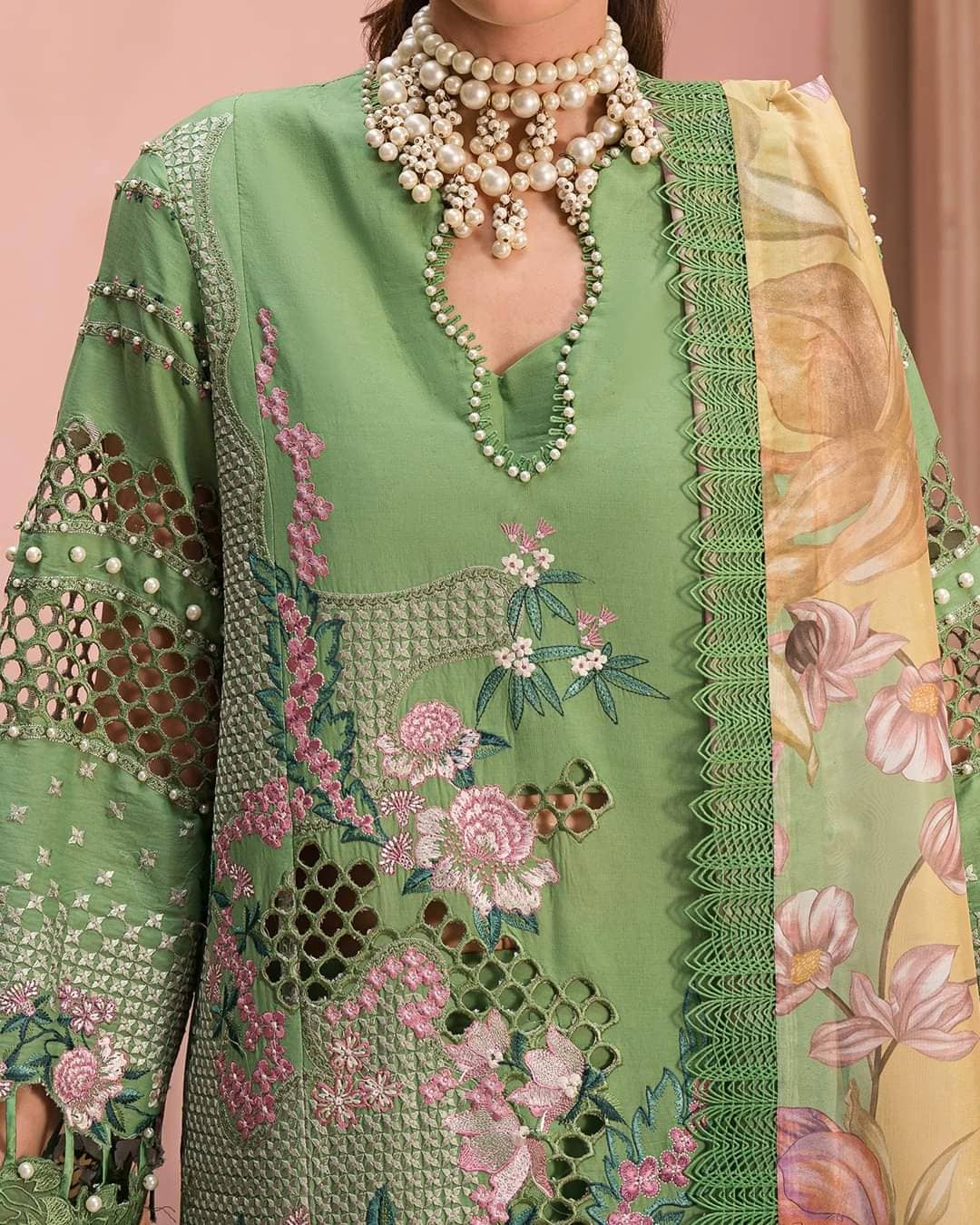 img_afrozeh_painted_garden_lawn_awwal_boutique