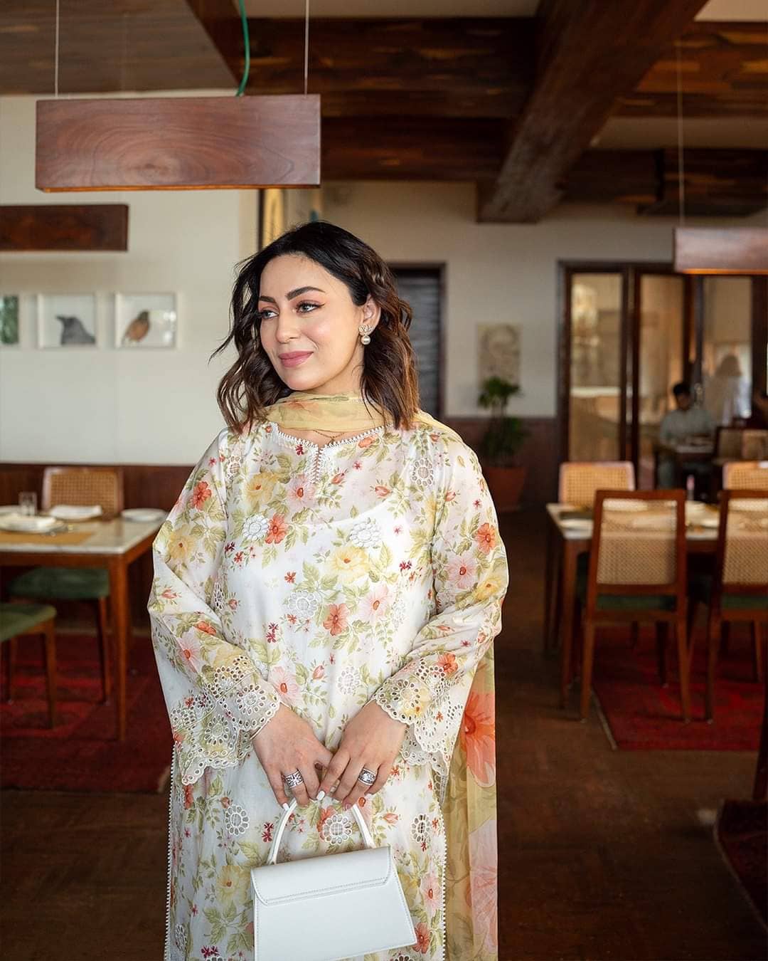 img_spotted_in_saira_rizwan_lawn_awwal_boutique