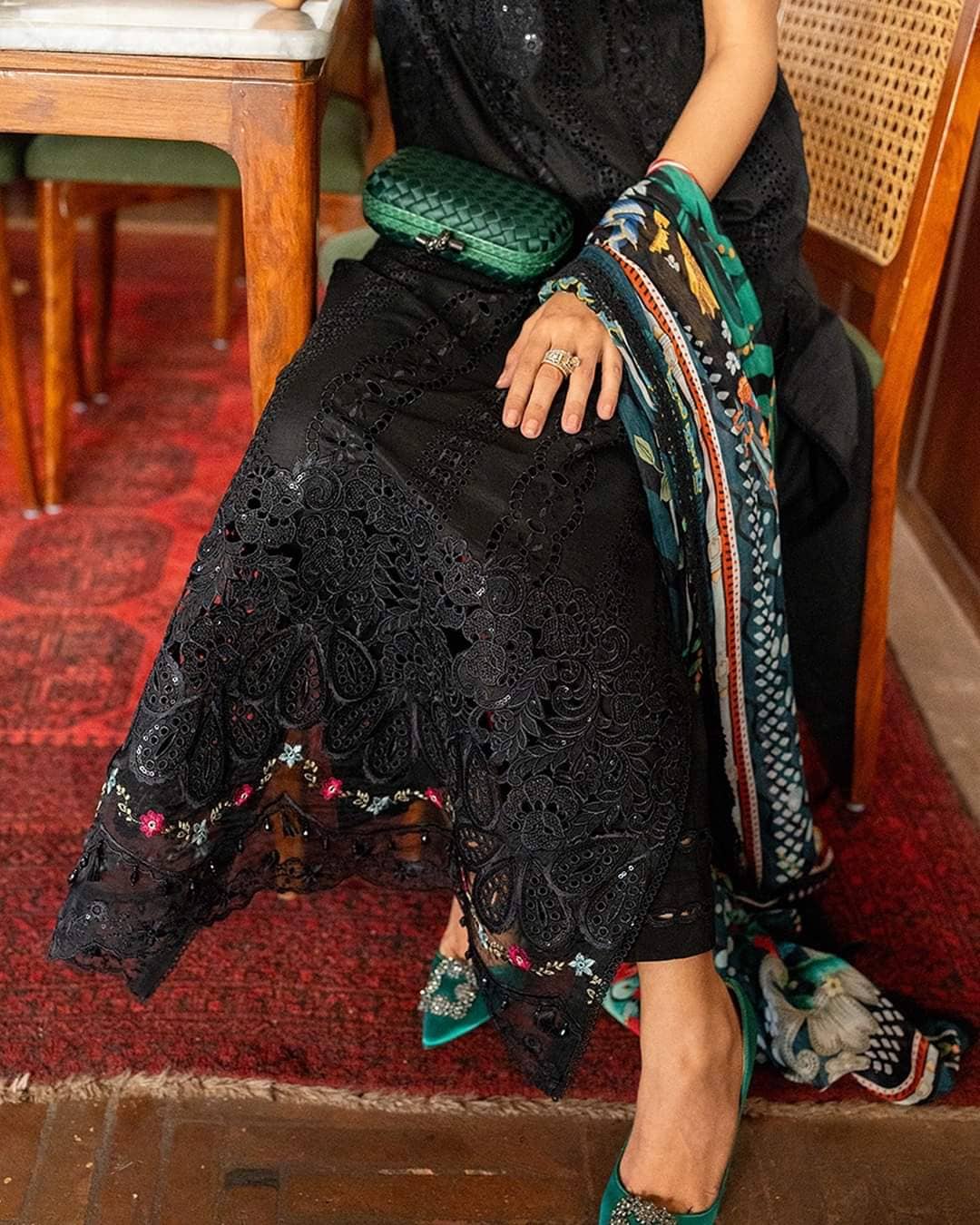 img_spotted_in_saira_rizwan_lawn_awwal_boutique