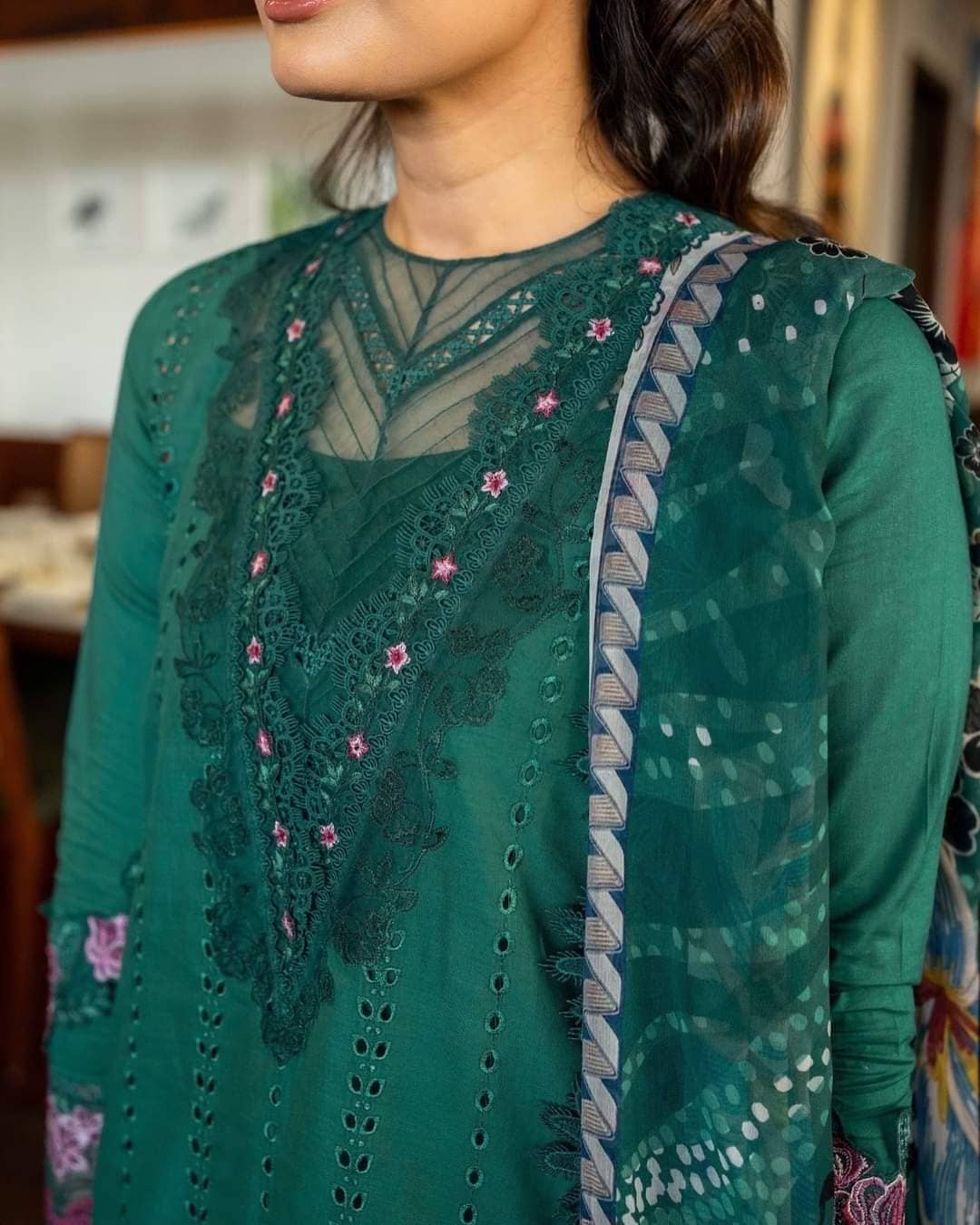 _spotted_in_saira_rizwan_awwal_boutique