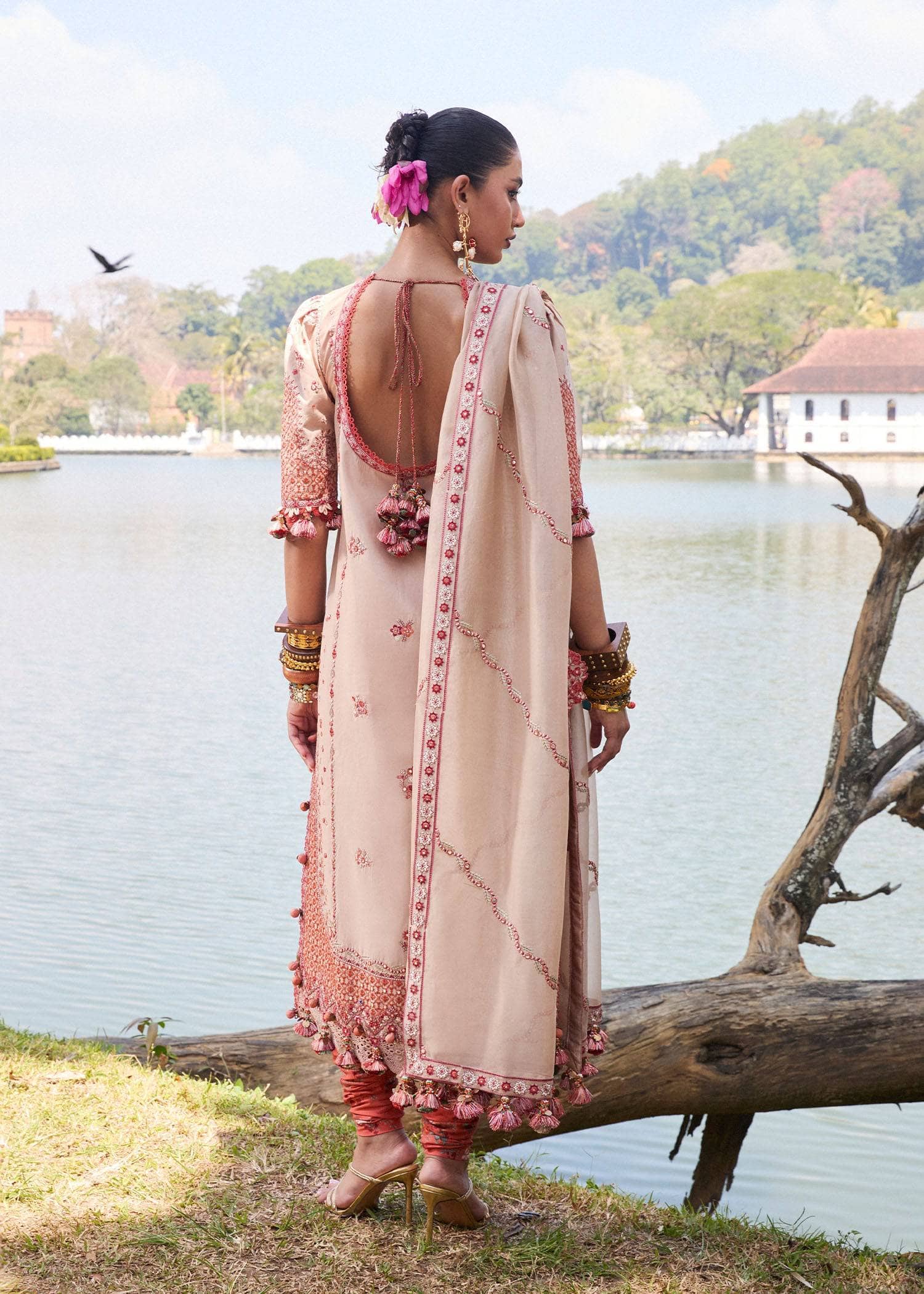 img_hussain_rehar_lawn_25_awwal_boutique