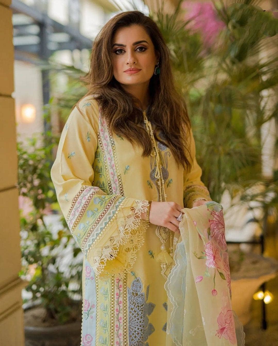 img_crimson_lawn_23_awwal_boutique