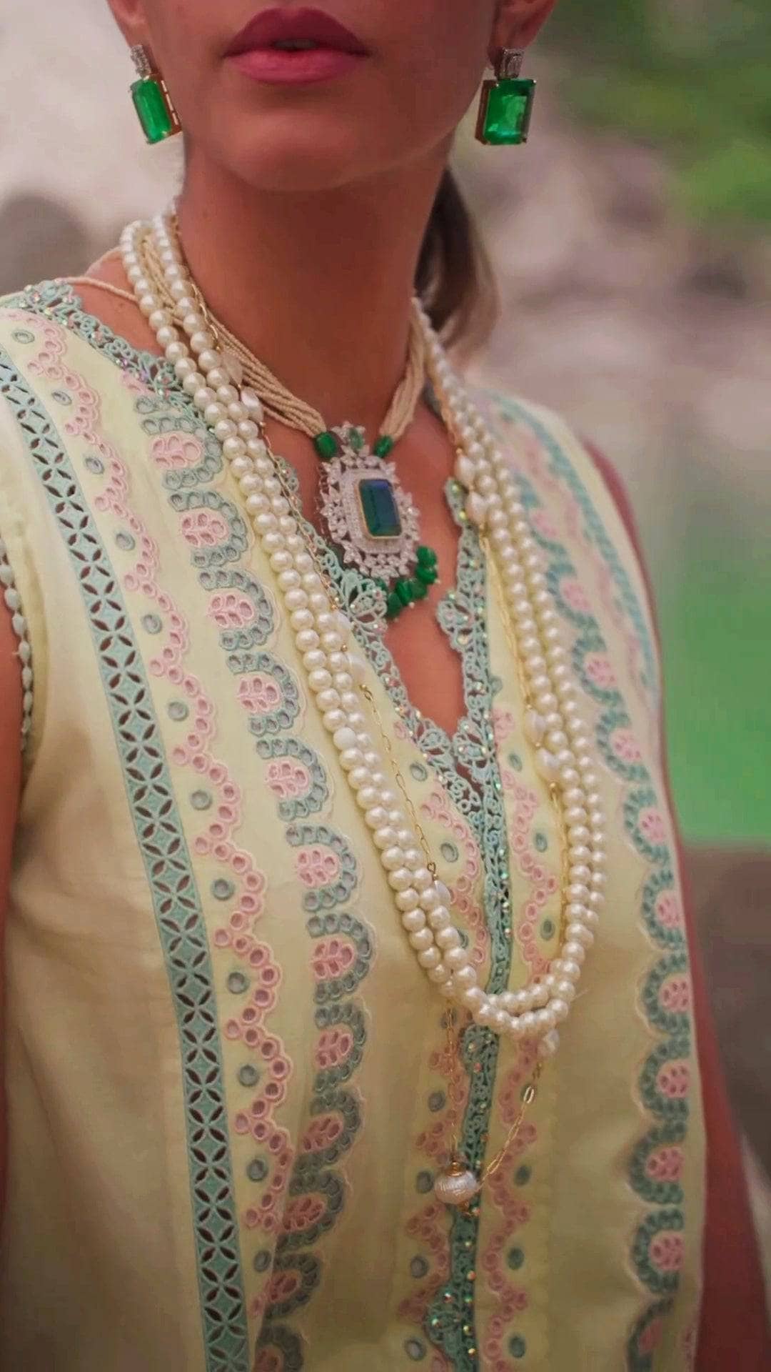 img_crimson_lawn_23_awwal_boutique