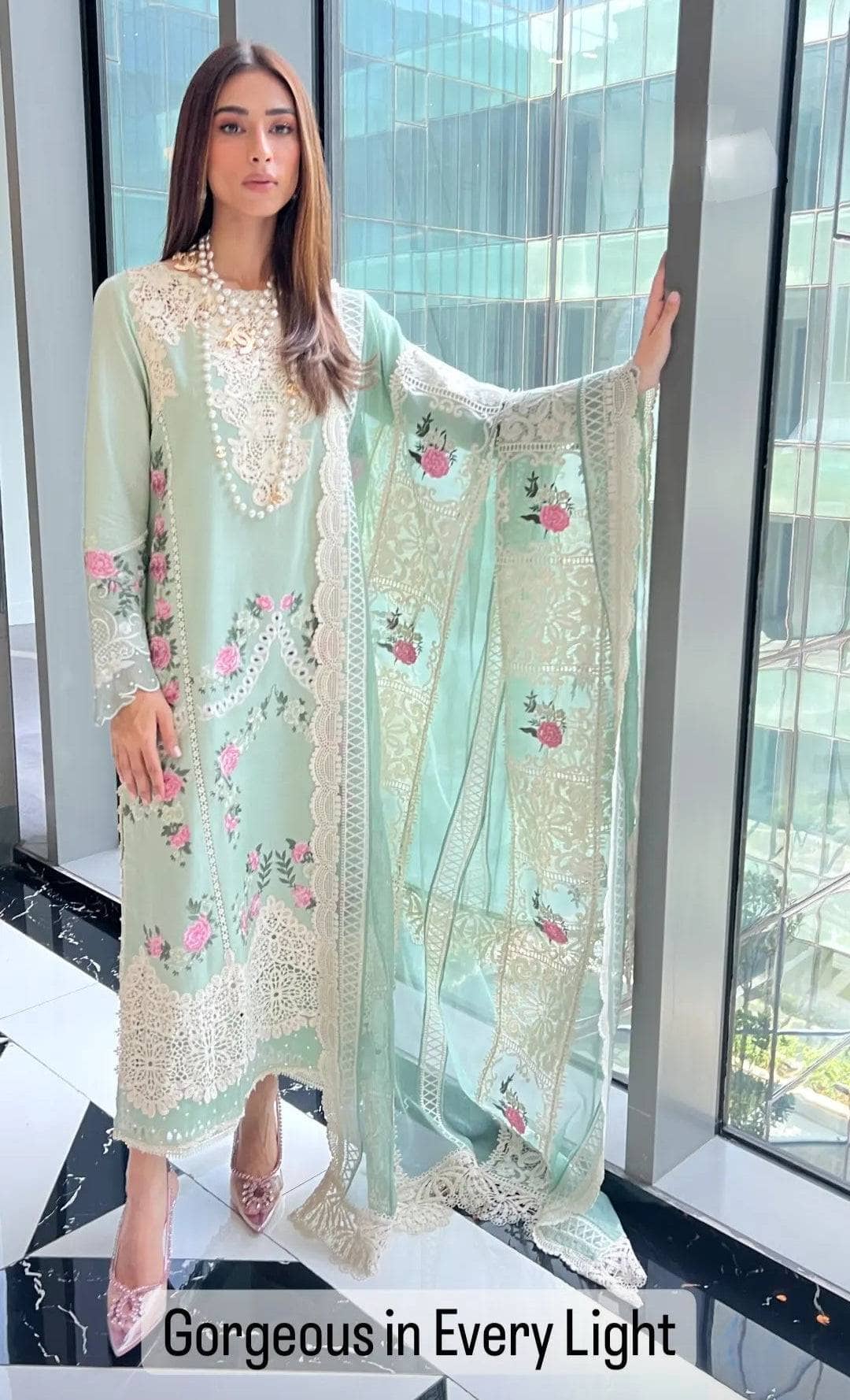 img_spotted_in_crimson_lawn_23_awwal_boutique