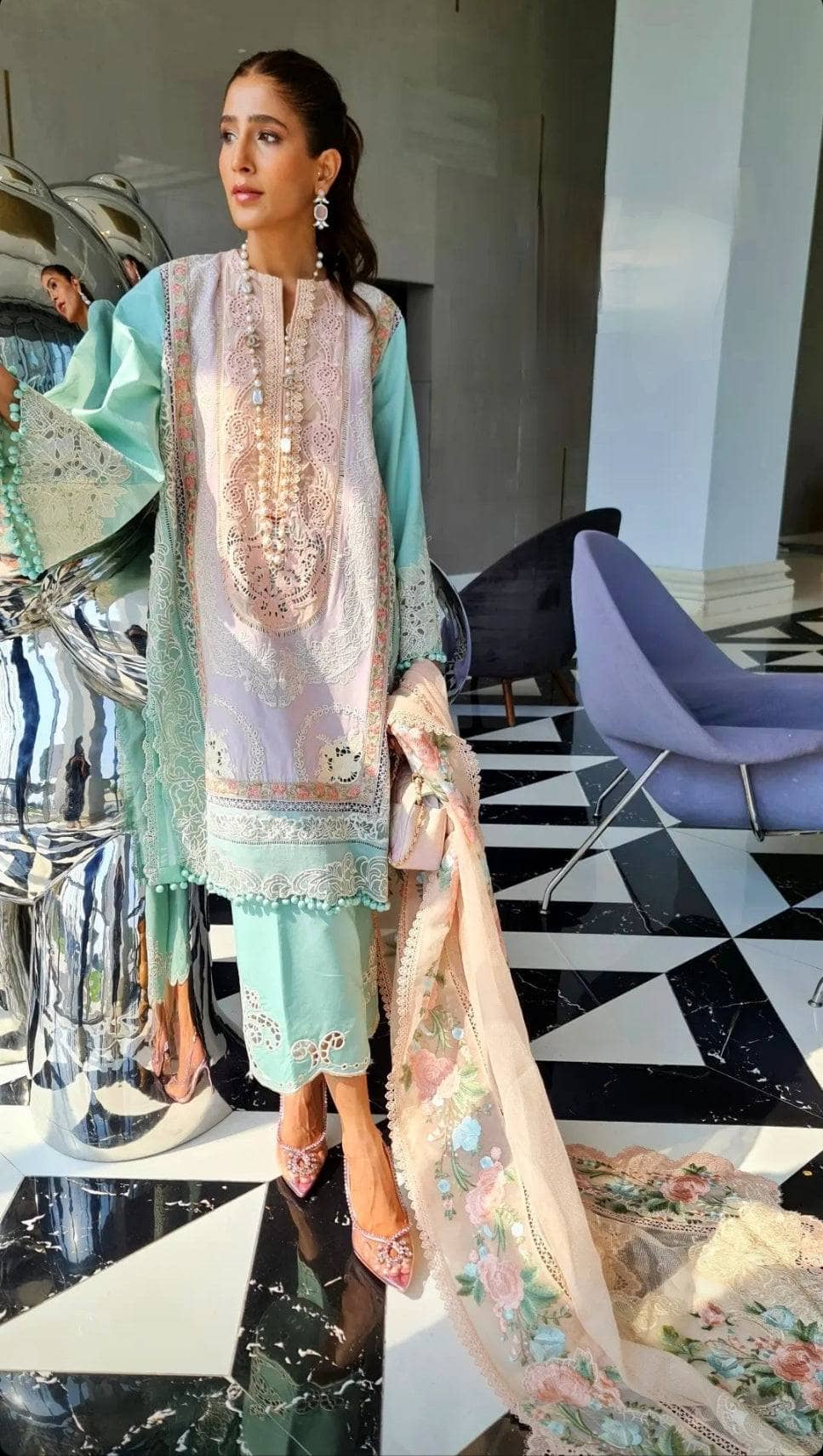 img_spotted_in_crimson_lawn_23_awwal_boutique